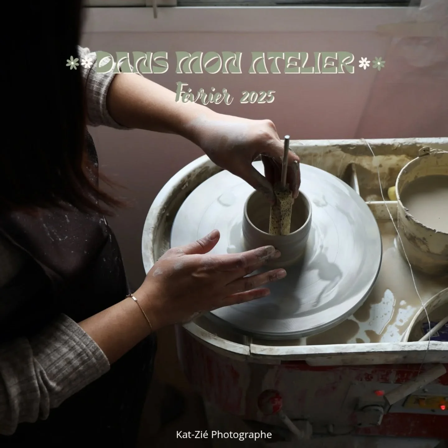 DANS MON ATELIER - F&Eacute;VRIER 2025 😉☀️🌸

Un mois qui fut tr&egrave;s court mais tr&egrave;s productive 💪 Je continue de produire pour sortir une nouvelle collection pour le printemps et avant de m'arr&ecirc;ter pour quelques temps 🫡 C'est le 