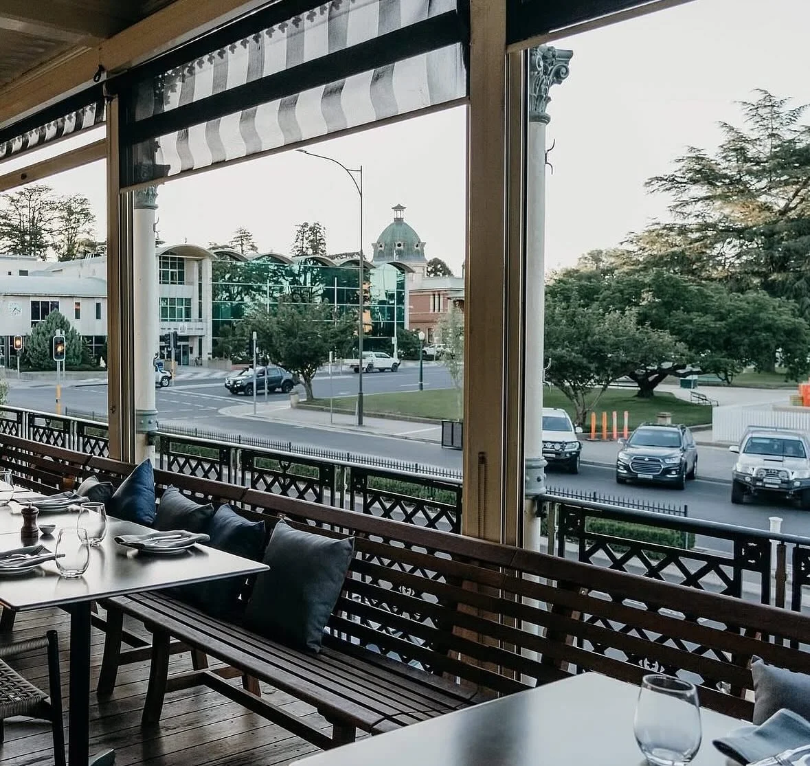 We have a couple of balcony seats left for dinner and parade watching tonight

See you soon x