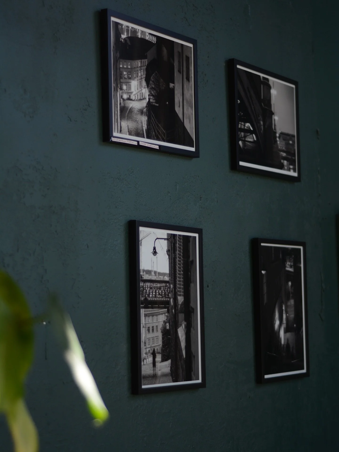 Visa din konst p&aring; v&aring;ra v&auml;ggar! Vernissage + dryck + pizza ing&aring;r &ndash; helt gratis f&ouml;r dig som konstn&auml;r!

 #ArtExhibition #VarPizzaArt #SupportLocalArtists #Alvsj&ouml; #Vastertorp #Aspudden