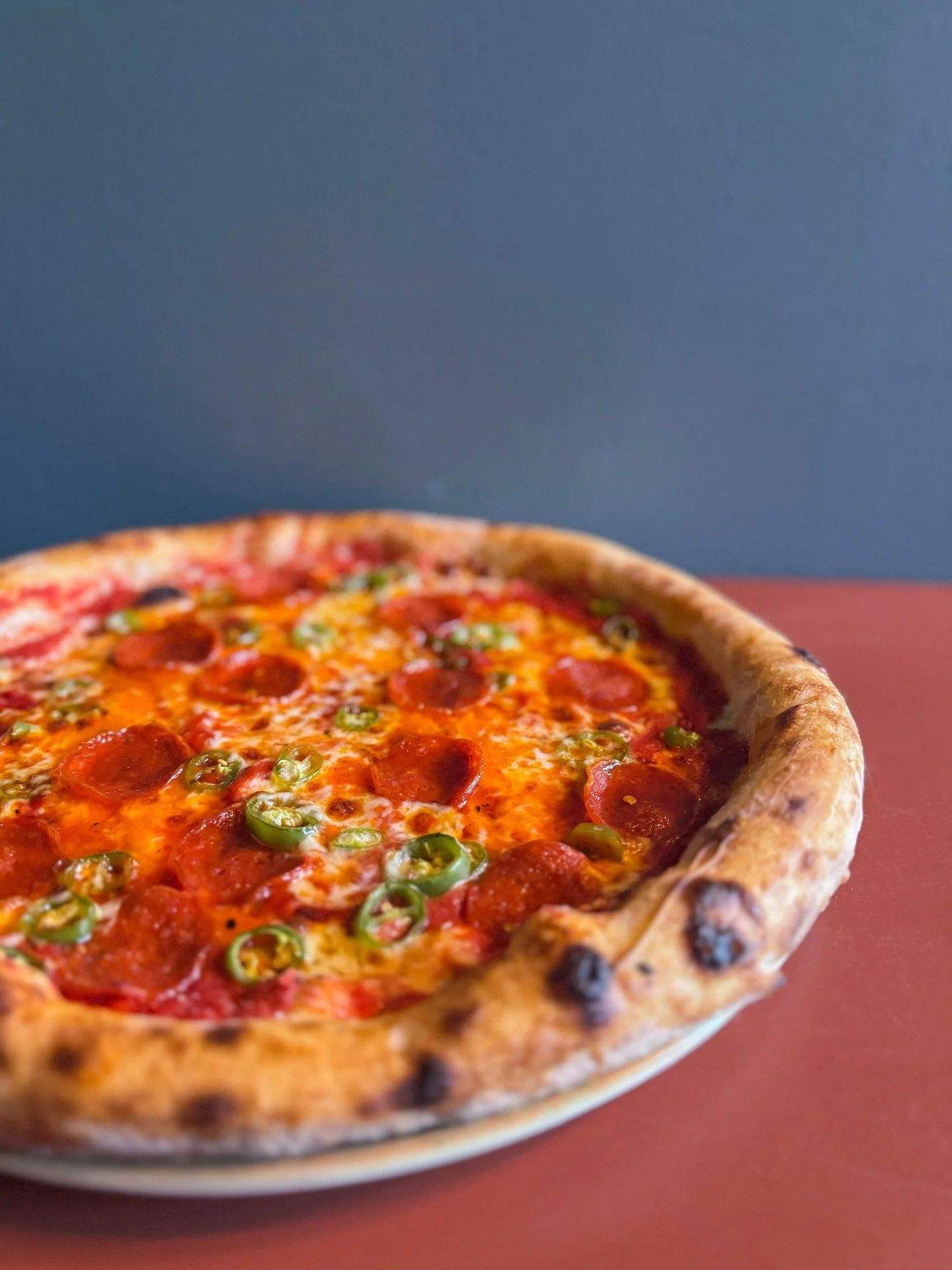 HOT HONEY!
I november m&ouml;ts s&ouml;tma och hetta i perfekt balans!
V&aring;r Pizza presenterar: Hot Honey!
Tomats&aring;s, mozzarella, pepperoni, gr&ouml;n chili och het honung.

Finns att avnjutas p&aring; alla v&aring;ra restauranger under hela