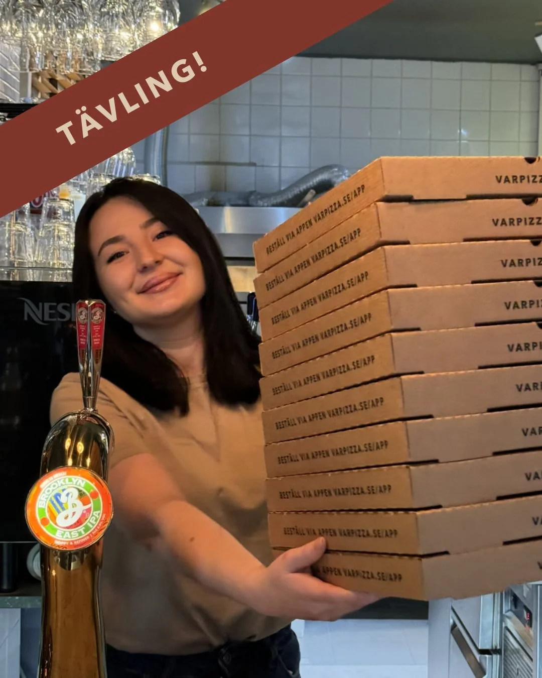 T&Auml;VLING! VINN ETT PRESENTKORT P&Aring; 1500 KR
Nu har du chansen att vinna ett presentkort p&aring; 1500 kr att anv&auml;nda i valfri V&aring;r Pizza-restaurang &ndash; vi finns i fem l&auml;gen runt om i Stockholm!
S&aring; h&auml;r t&auml;vlar
