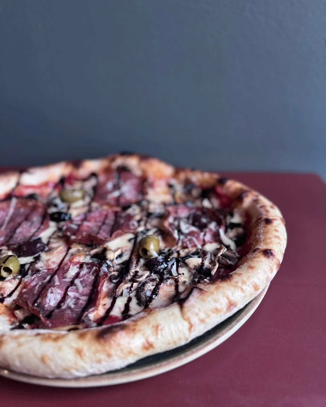 Pizzadagen + M&aring;nadens Pizza = perfekt start p&aring; &aring;ret!

Nytt &aring;r, samma k&auml;rlek till pizza ❤️
Vi firar Pizzadagen den 1 januari med M&aring;nadens Pizza: Capriccio di Tartufo &ndash; en smakrik favorit med tryffelsalami, cham