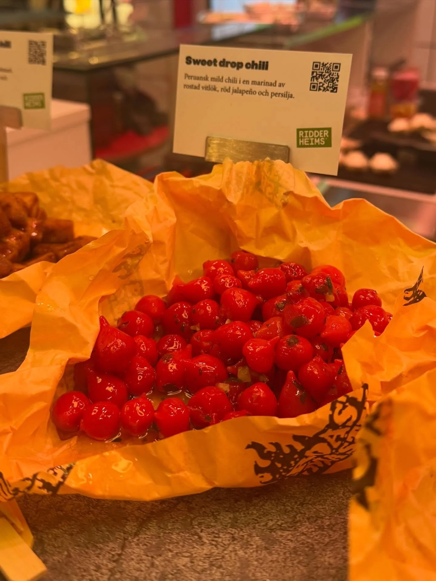 F&ouml;rra veckan var vi p&aring; @ffcr_sverige och st&ouml;tte p&aring; dessa fantastiska sm&aring; chili paprikor 🌶️ . Det gav oss en id&eacute;, en id&eacute; som vi ska se om vi kan utveckla vidare p&aring;. Borde vi ha dessa s&ouml;tstarka p&ar