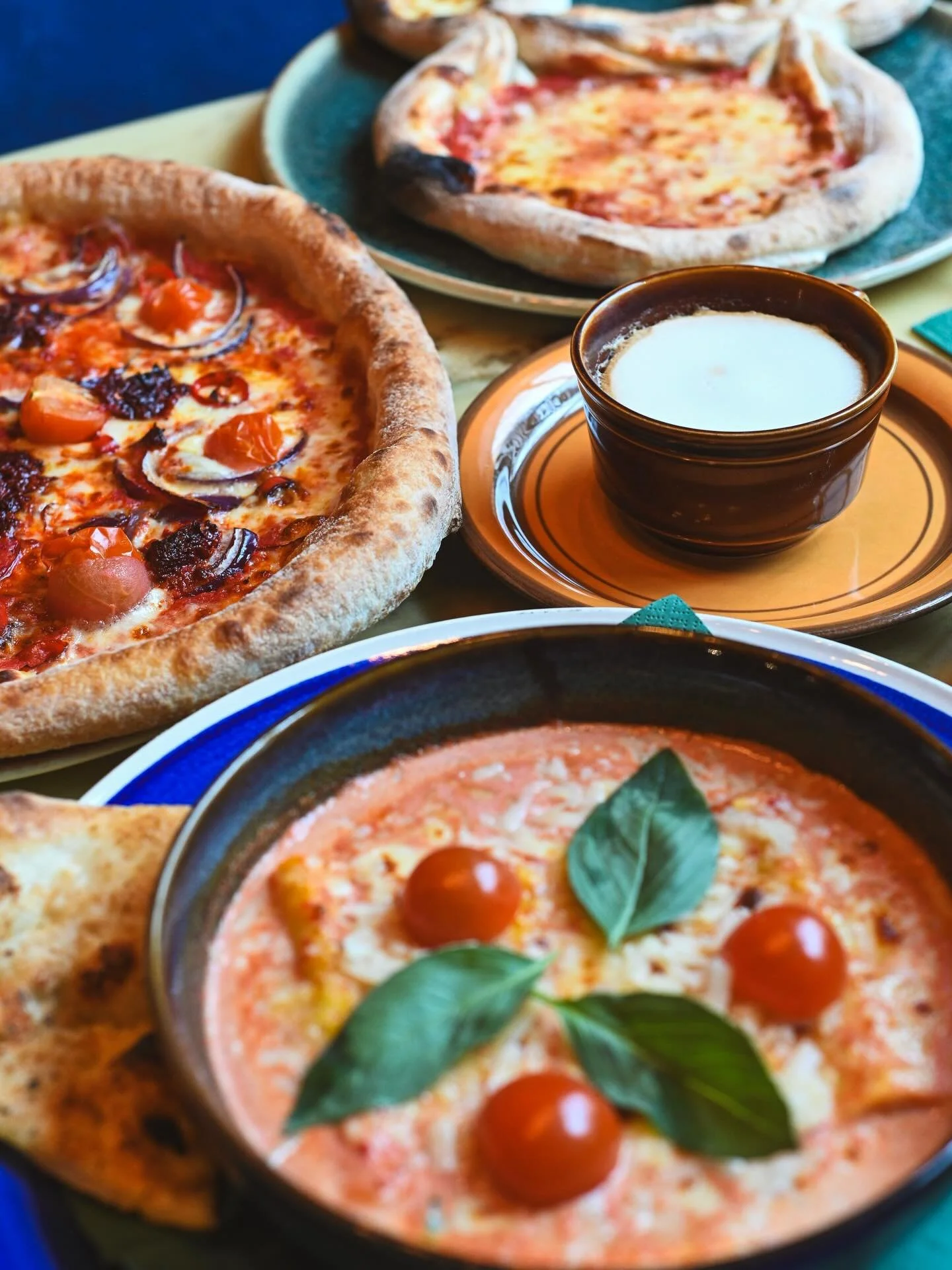 Kom in och k&ouml;r en dundermiddag hos oss! Ugnen &auml;r varm och vi &auml;r redo att servera 🫡🍕