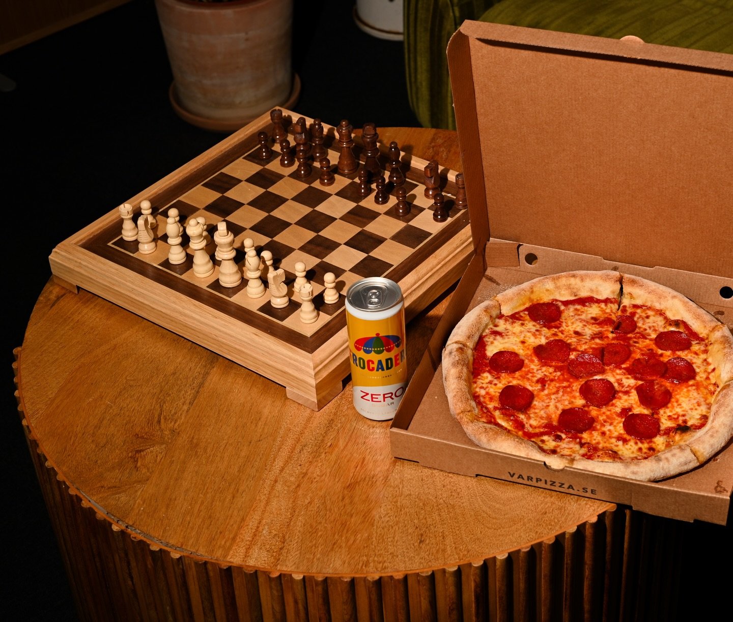 Lystring alla Schack lovers d&auml;rute! ♟️

Den 6e maj kl 15-21 s&aring; kommer vi tillsammans med Schackklubben Rockaden visa schackturneringen TePe Sigeman turneringen hos oss p&aring; V&aring;r Pizza i Aspudden. Evenemanget &auml;r gratis och par
