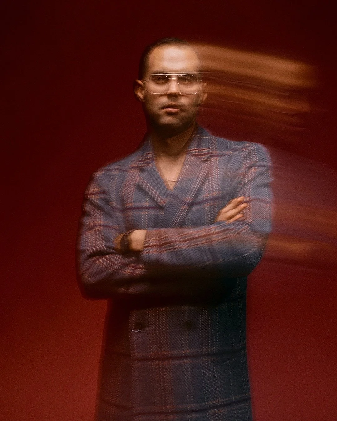 Studio portraits with Lukas @throughthelukasglass🚨Jewelery by @jan_dominik_kudla 💍 
.
.
.
.
.
.
.
.
#seeyouinagoodlight #studioportrait #stillightphotography #canondeutschland #canonprofessional #jeweleryphoto #studioshoot #upperlight #munichphotog