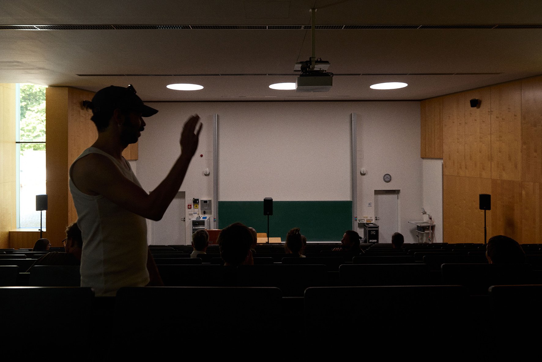 25CW28_Andrea_Vesela-Grüsse_nach_Hause-027-Final LOW.jpg