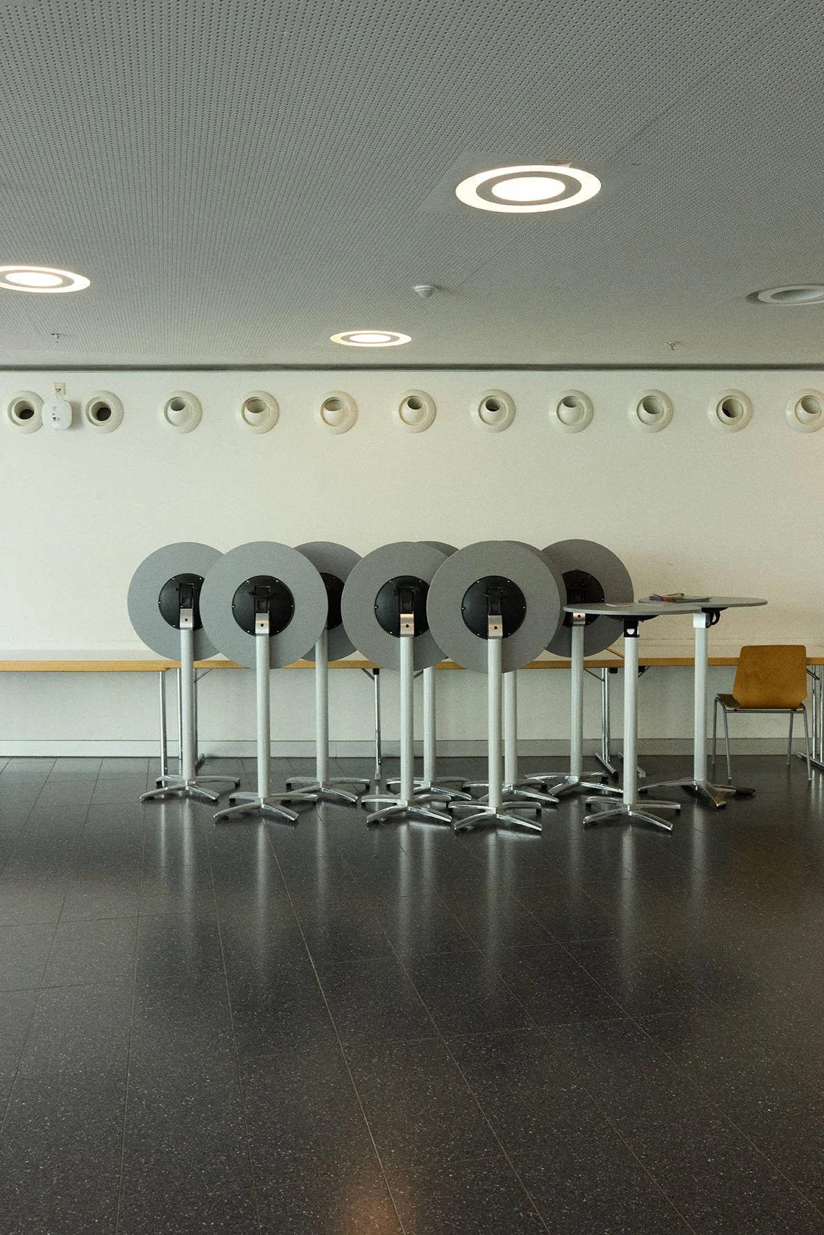 25CW28_Andrea_Vesela-Grüsse_nach_Hause-061-Final LOW.jpg