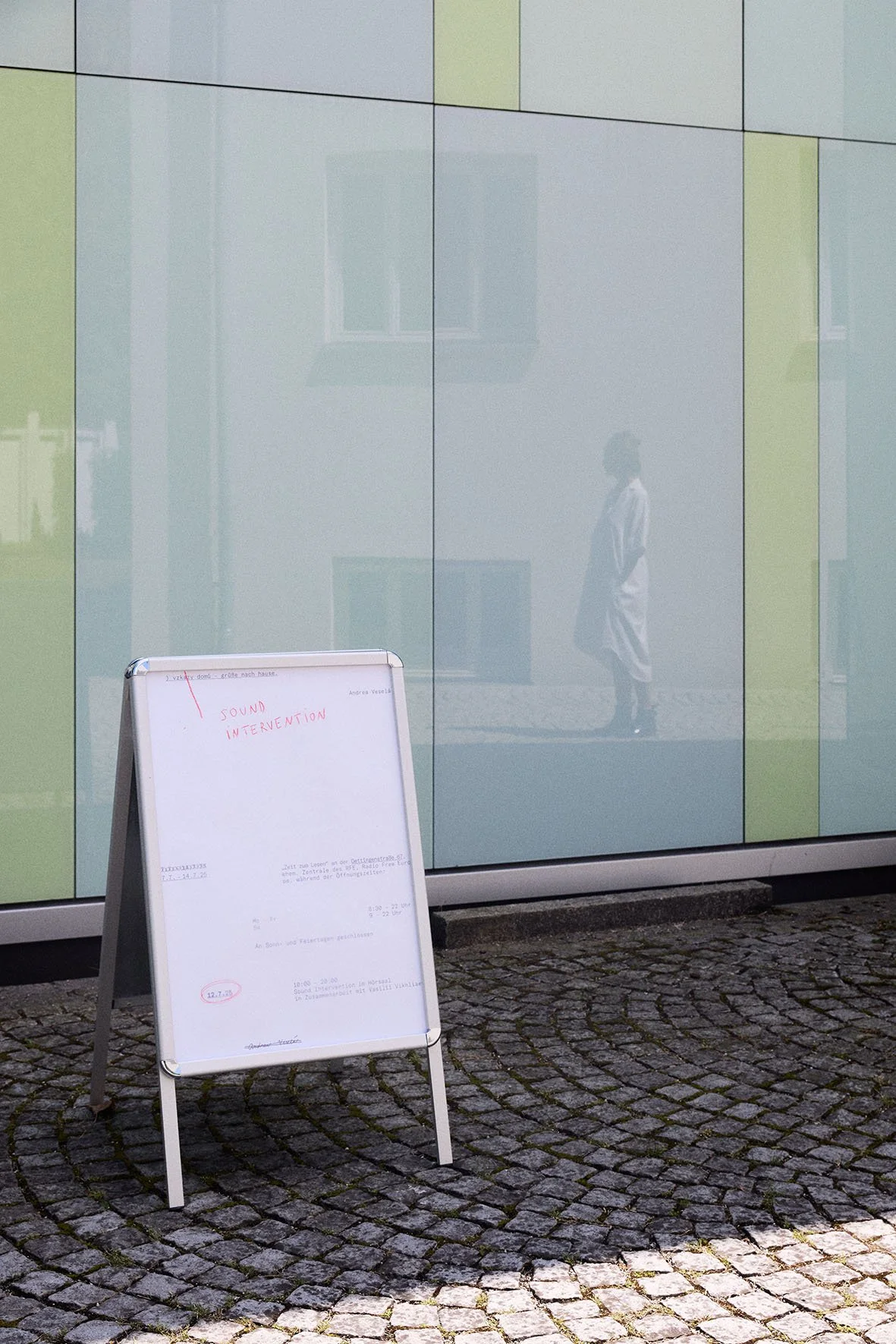 25CW28_Andrea_Vesela-Grüsse_nach_Hause-003-Final LOW.jpg