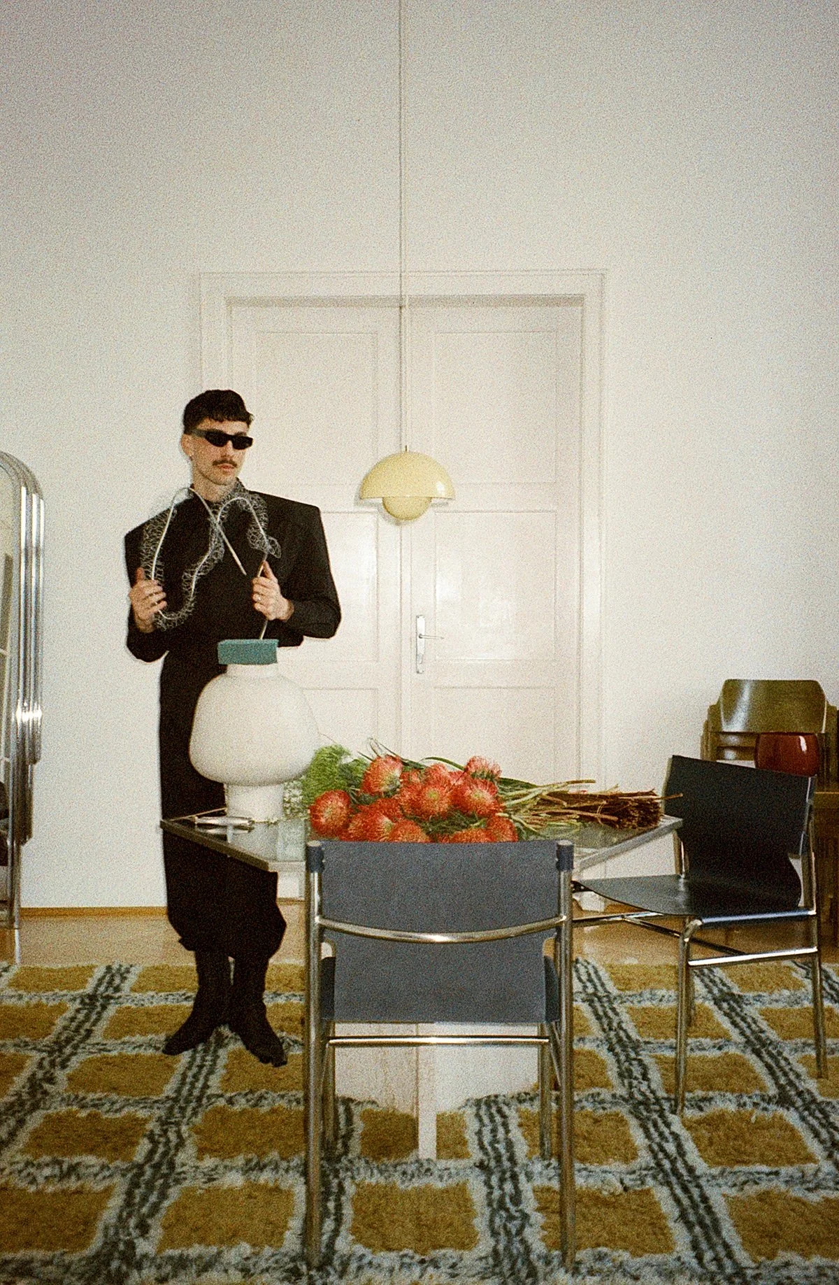 Martin Ehmele arranging flowers in the Vase Saki photographed by Tereza Konarikova
