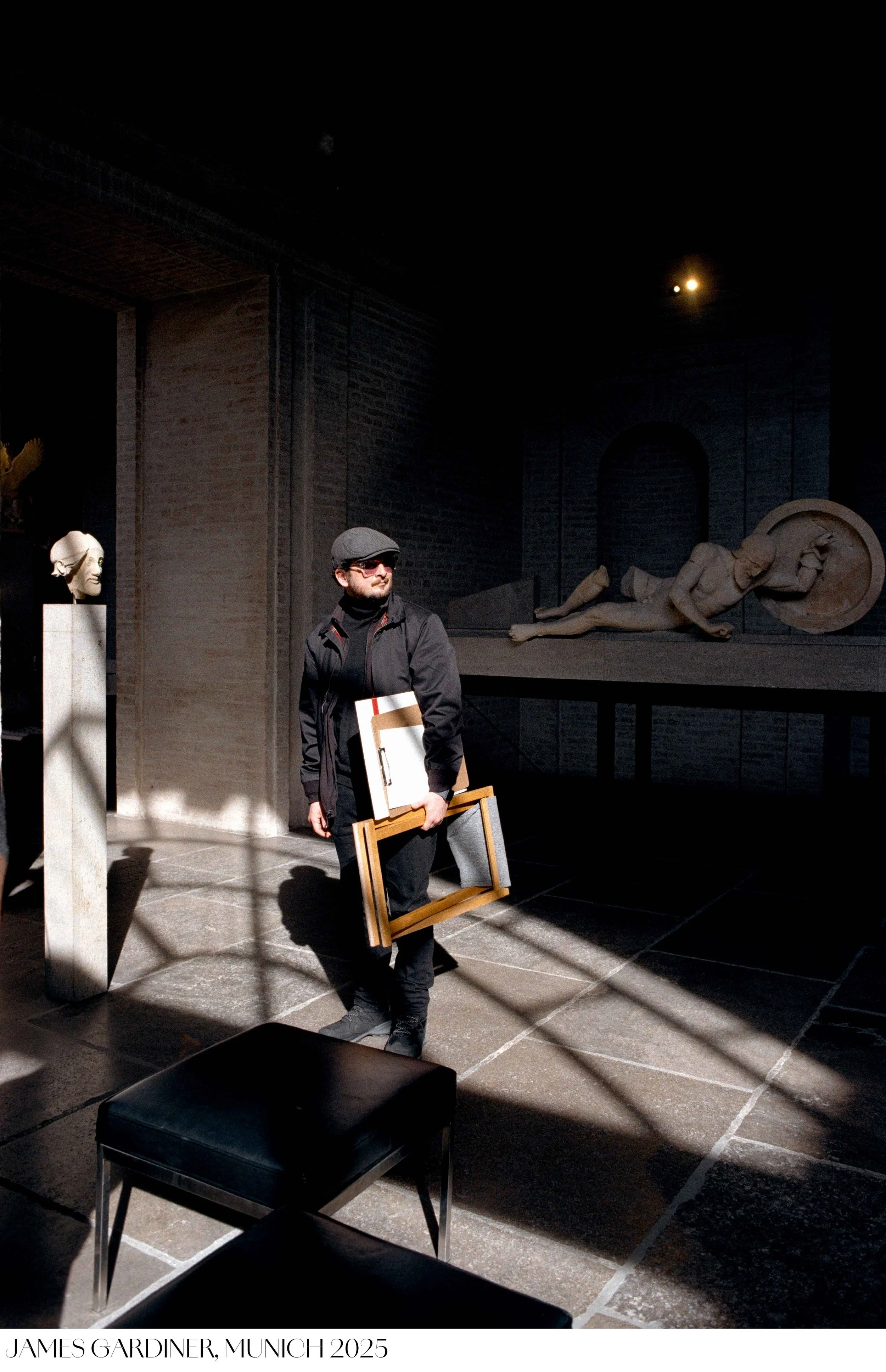 Analog portrait of painter James Gardiner enlightened by sun in Glyptotek Munich captured by Tereza Konarikova See you in a good light photography