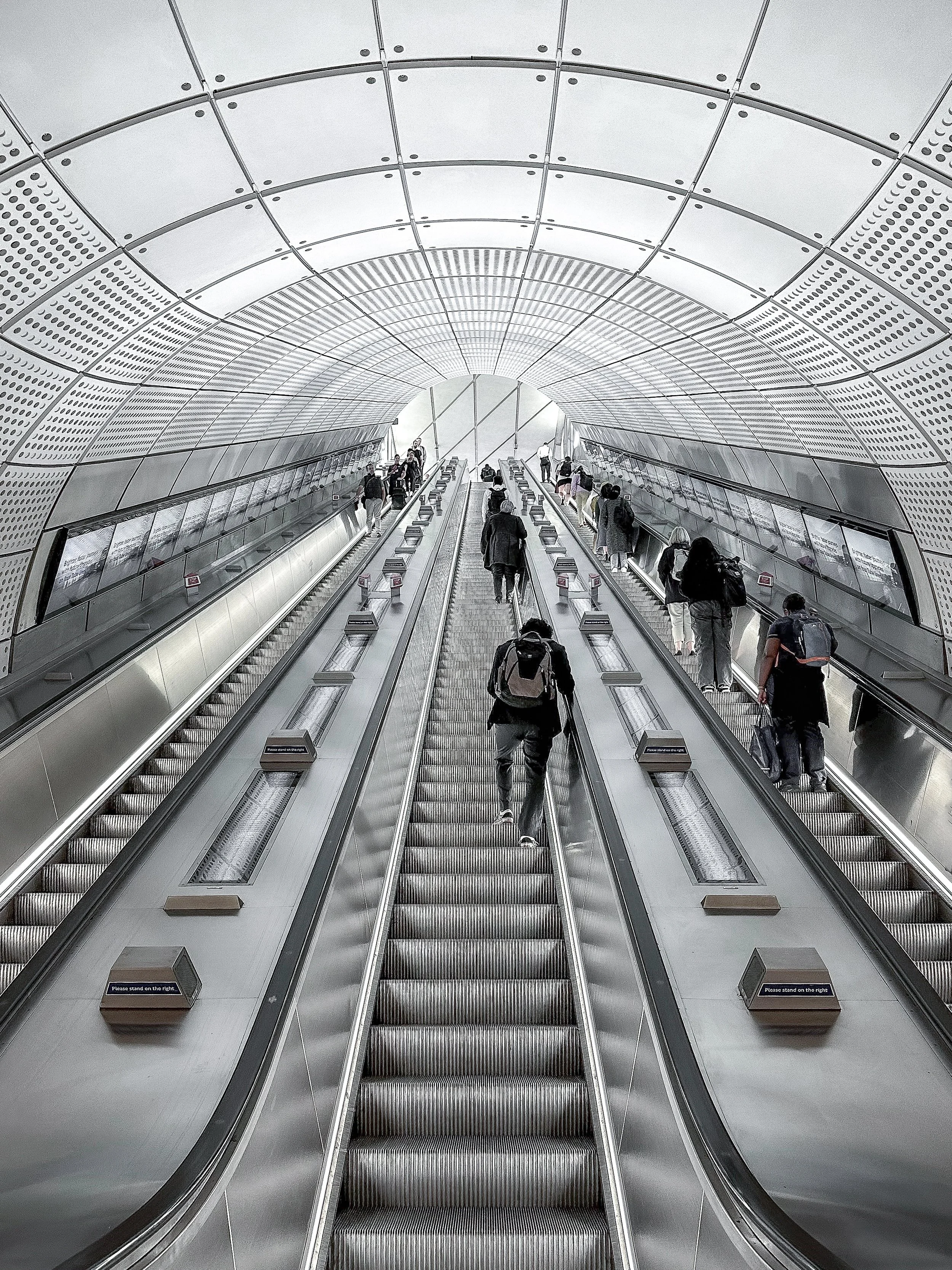 Elizabeth-Line-Farringdon-Station-London-Fran-Katerbaum.jpeg