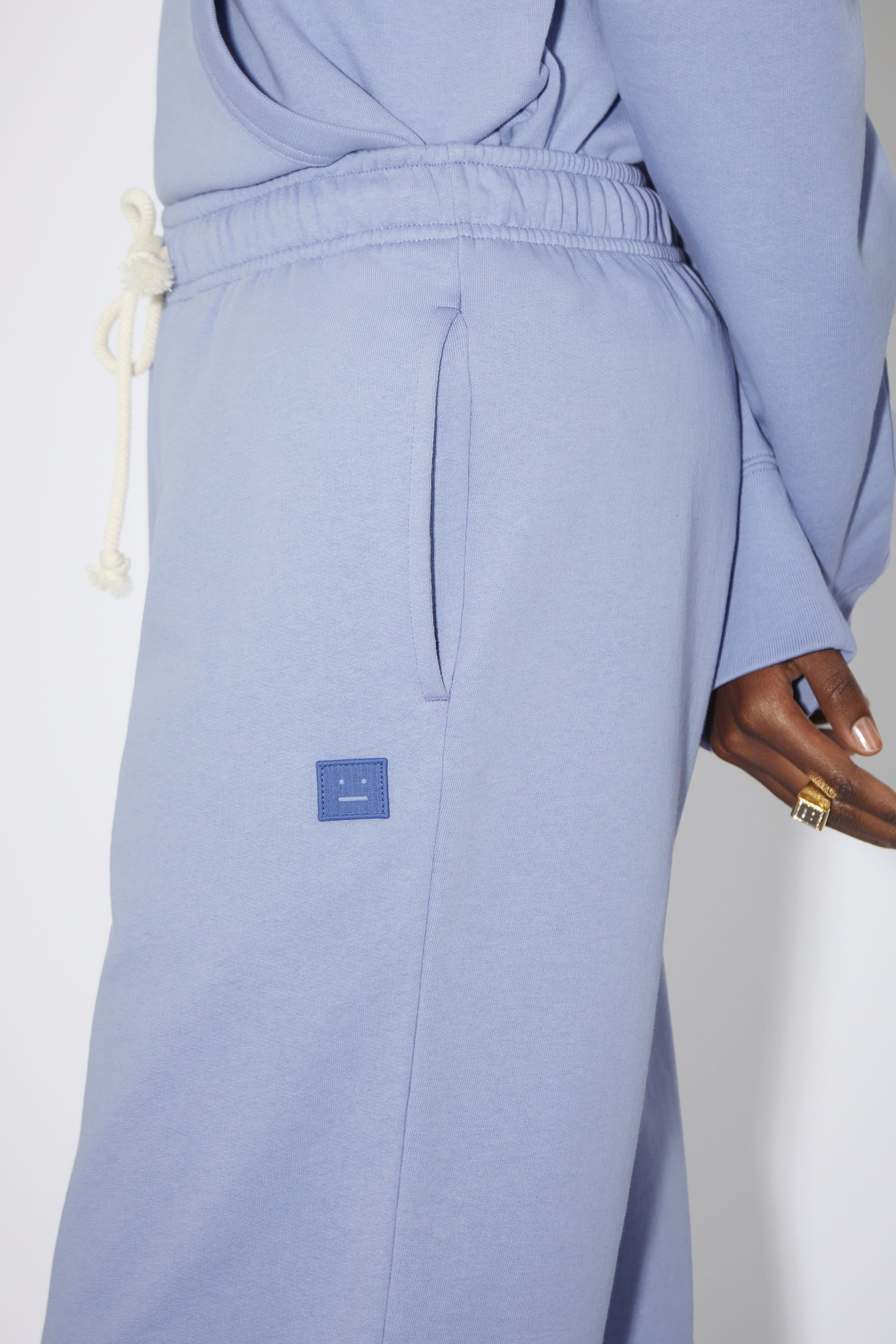CK0051-CU2_UNISEX-WOMAN_C.jpeg