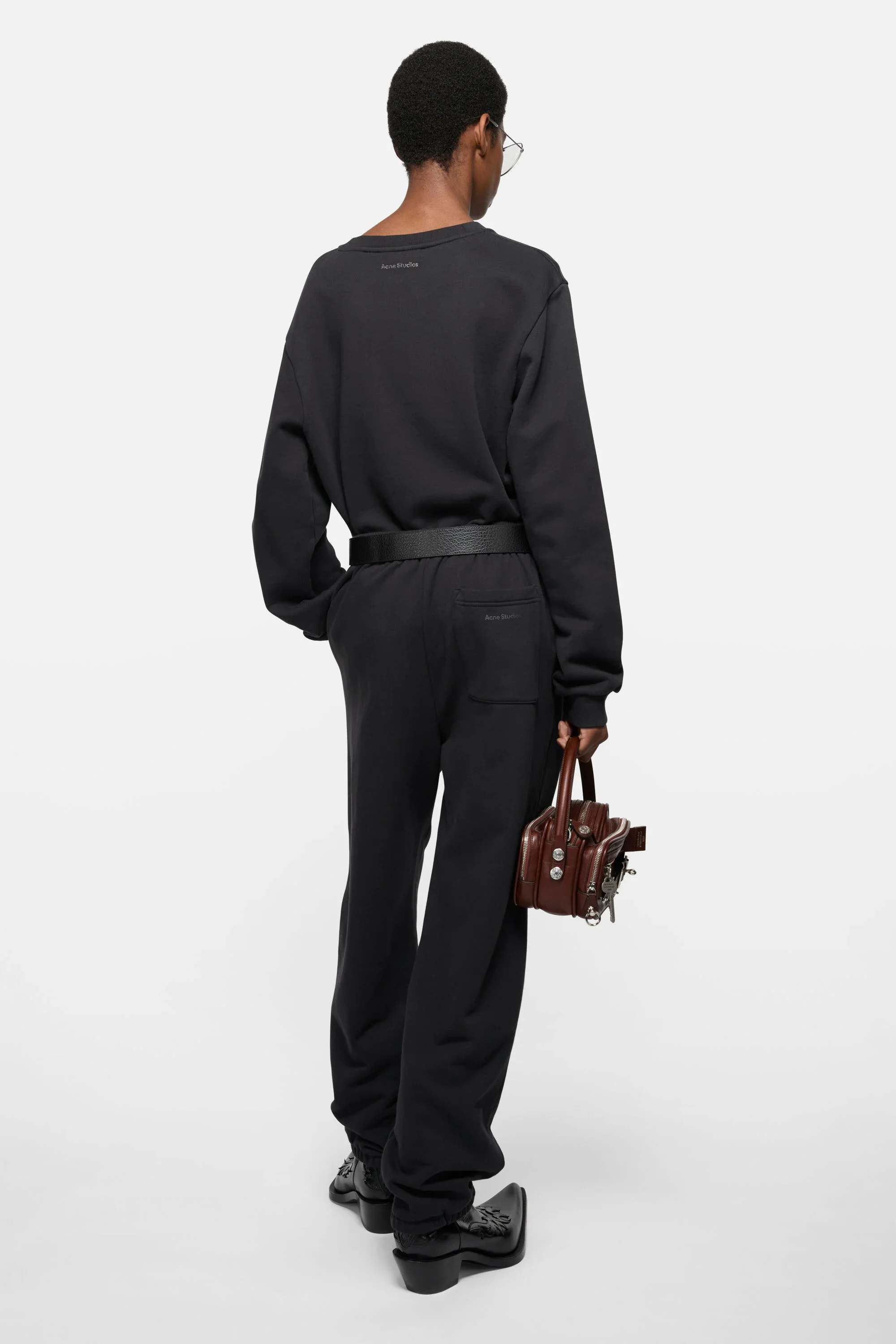 CI0187-900_UNISEX-WOMAN_B.webp (Copy) (Copy) (Copy) (Copy)