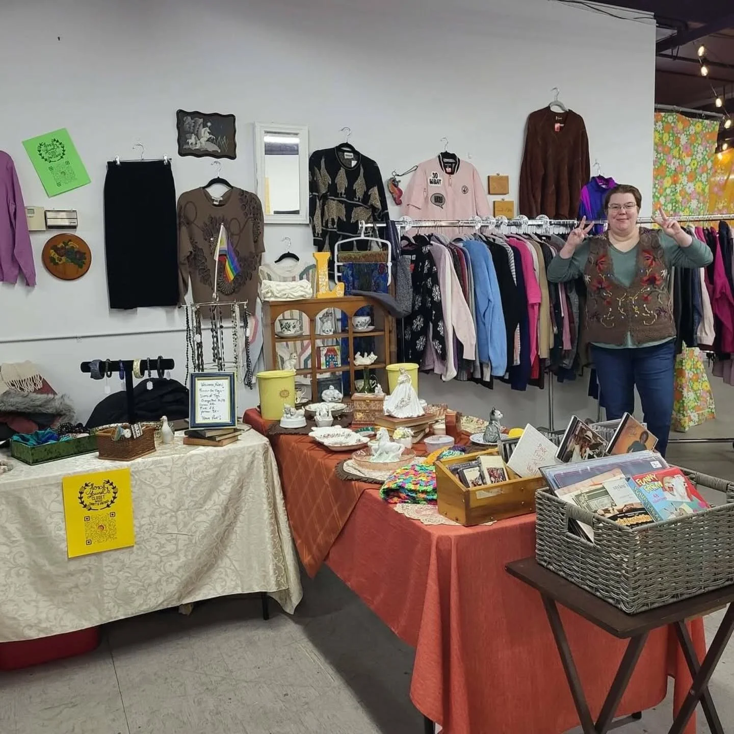 Please welcome @floral.laurels.closet to the @vpop613 SUMMER LOADING... Hand crafted &amp; vintage market @nextdoorottawa in @wellington_west

🌿Get ready to discover a one-of-a-kind marketplace celebrating all things local and unique! Whether huntin