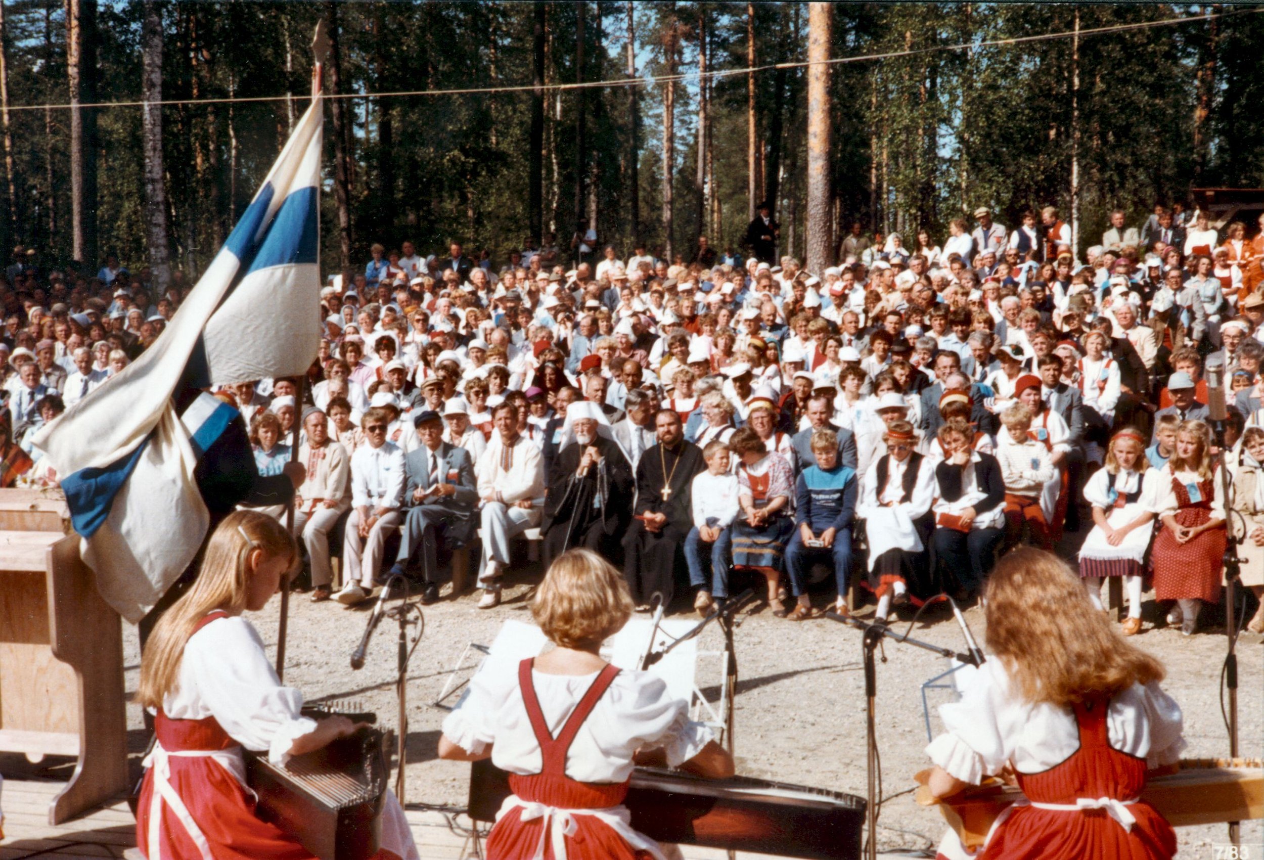 ”Silmillä ei näe hyvin, vain sydämellä näkee”