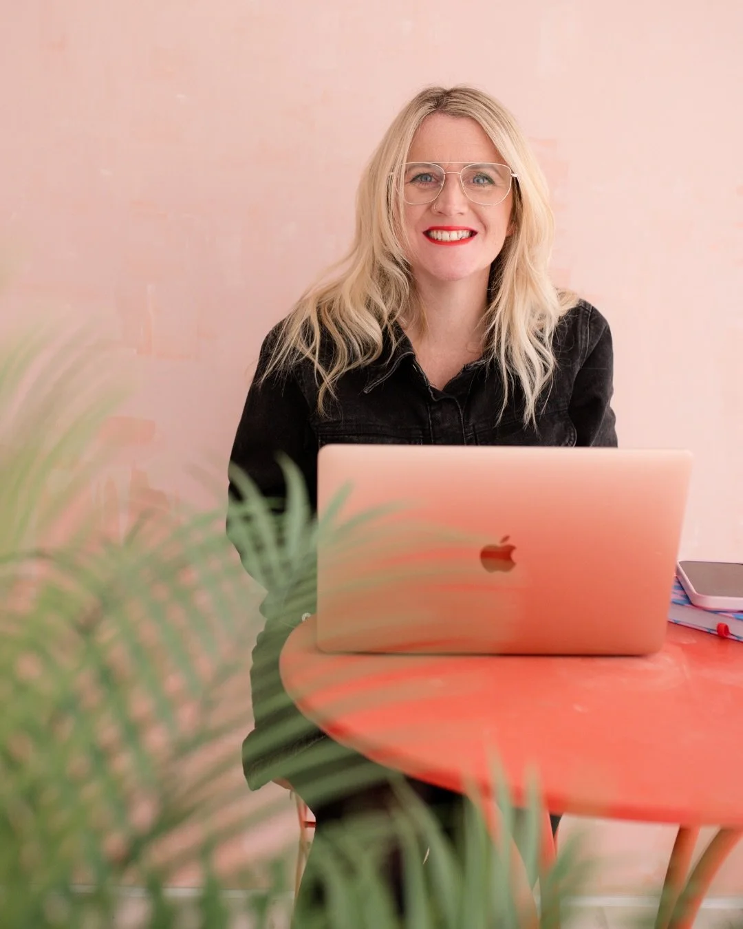 Happy Christmas Eve ✨ how are you feeling this morning? OOO on &amp; pressies all wrapped or a run round the shops today still on the cards?

As I type, we&rsquo;ve got Arthur Christmas on the TV and Google Santa tracker beside it on the Ipad, yes th