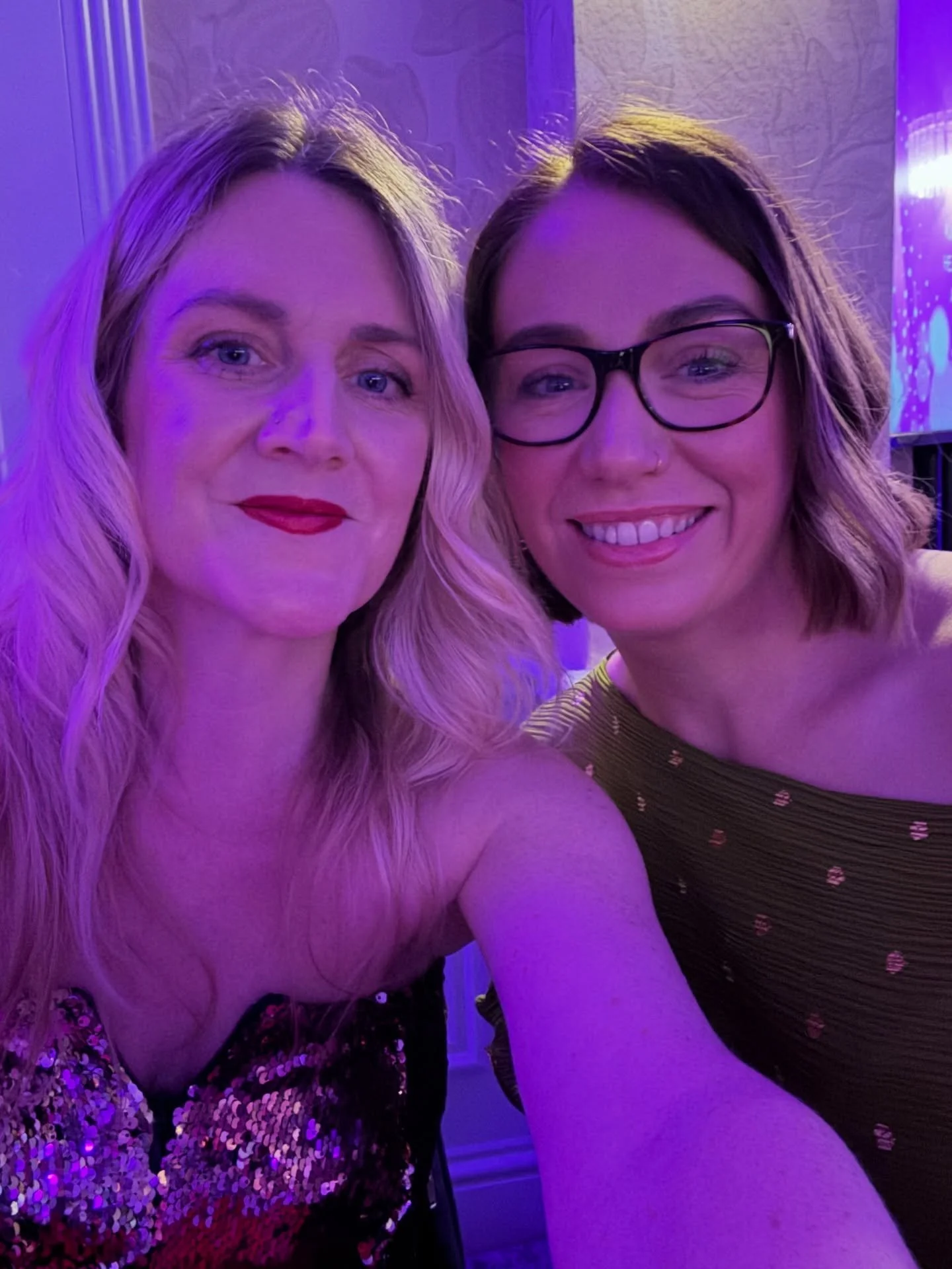 She only went and bloody won the award didn&rsquo;t she? ✨

Big congrats to my gorgeous mate @emilyinnesstylist on your Empower Her award this evening at the @womanifest.uk awards. 

So well deserved, I&rsquo;m super proud of you - you&rsquo;re blood