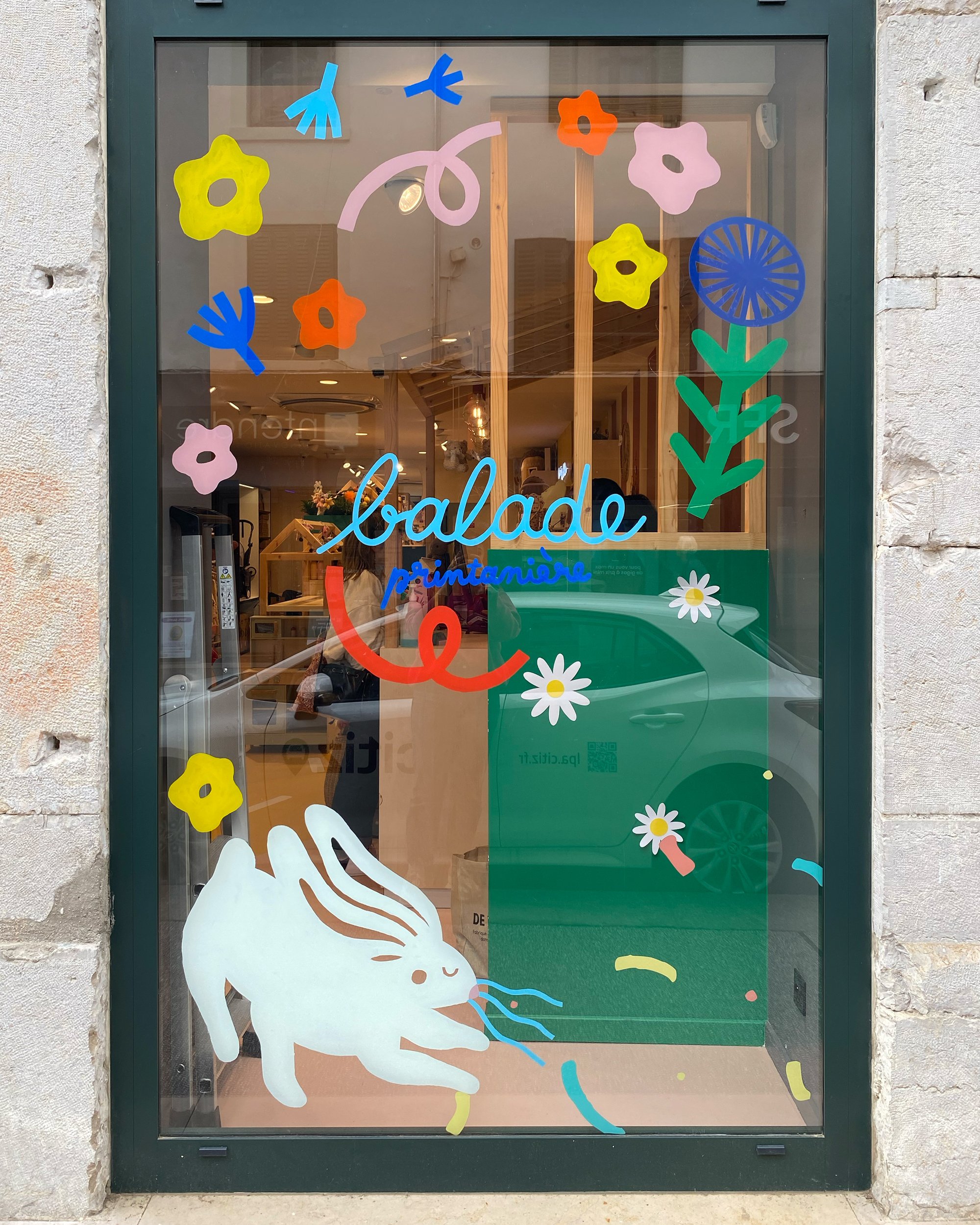 ARMOIRE DE BEBE X PIMENT MARTIN - Fresque printanière sur vitrine pour deux magasins de puériculture.