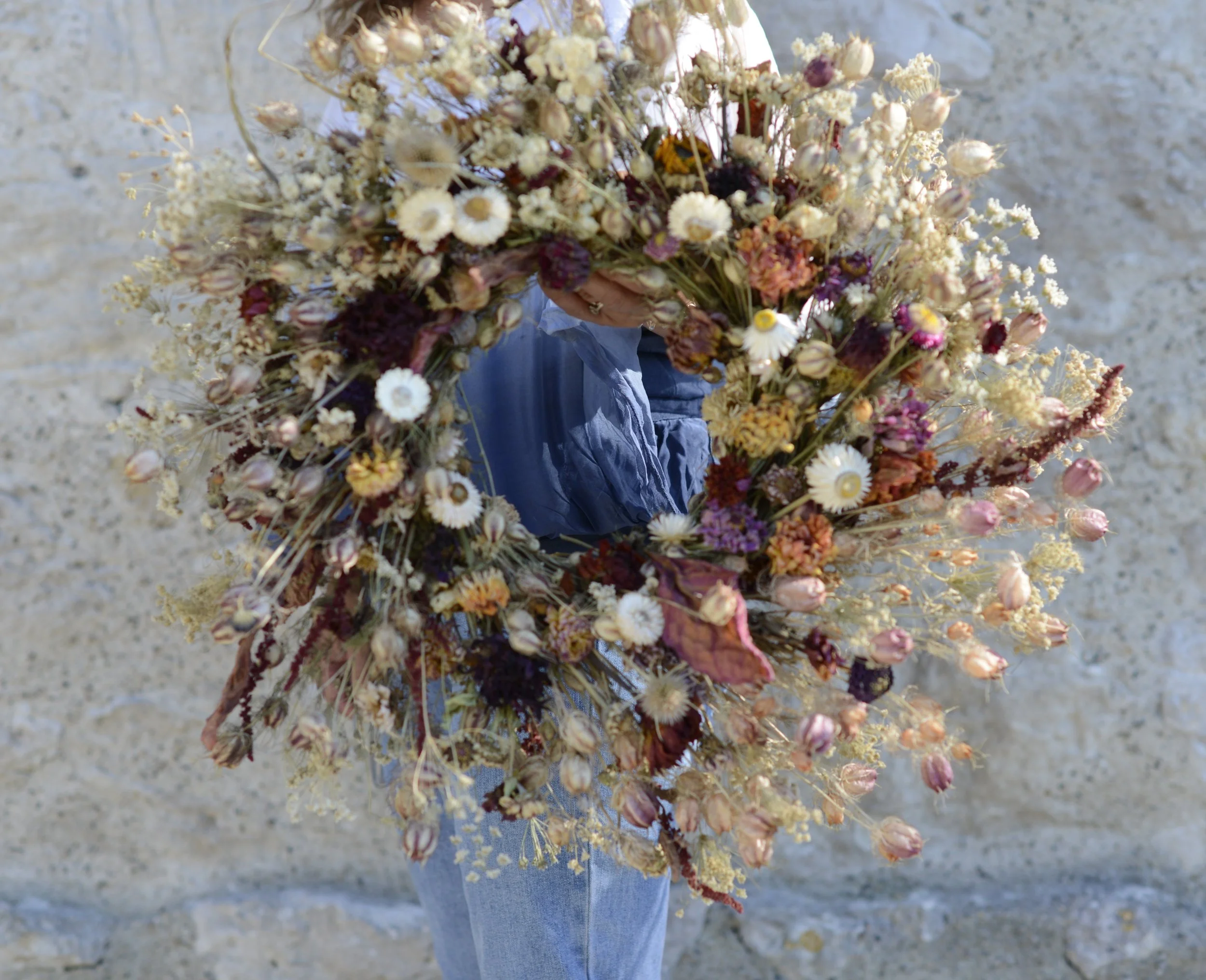 grande couronne de fleurs séchées- large dried floral wreath.JPG