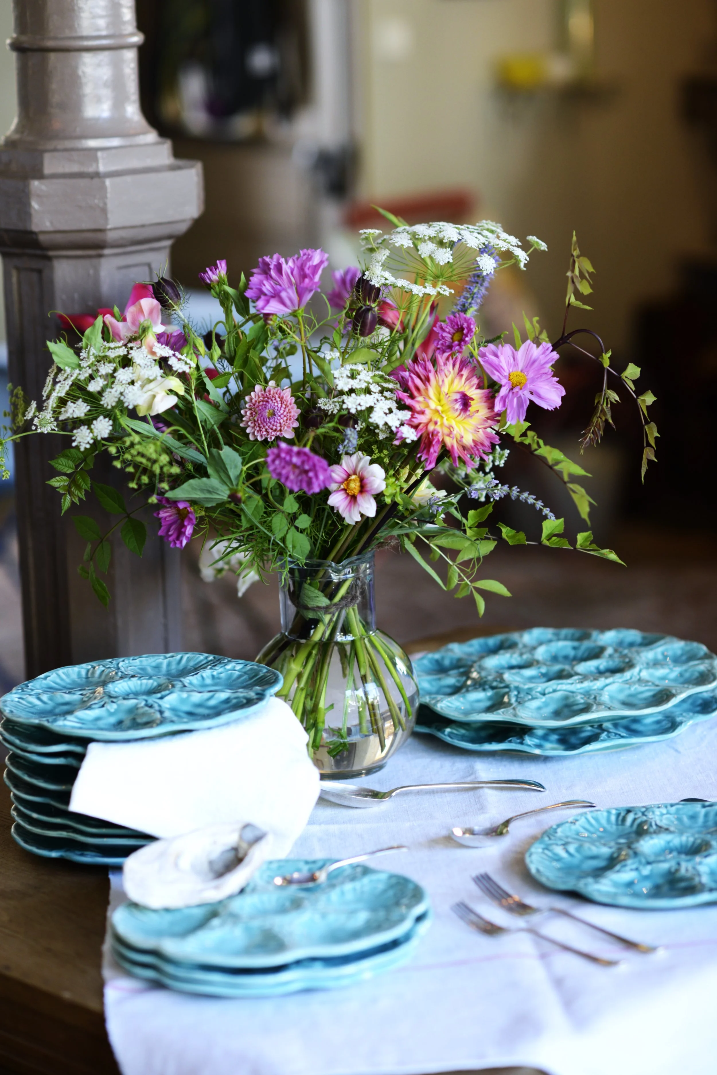 LOUCOU- Fleures locales- dahlias- cosmos- interiors and flowers.JPG