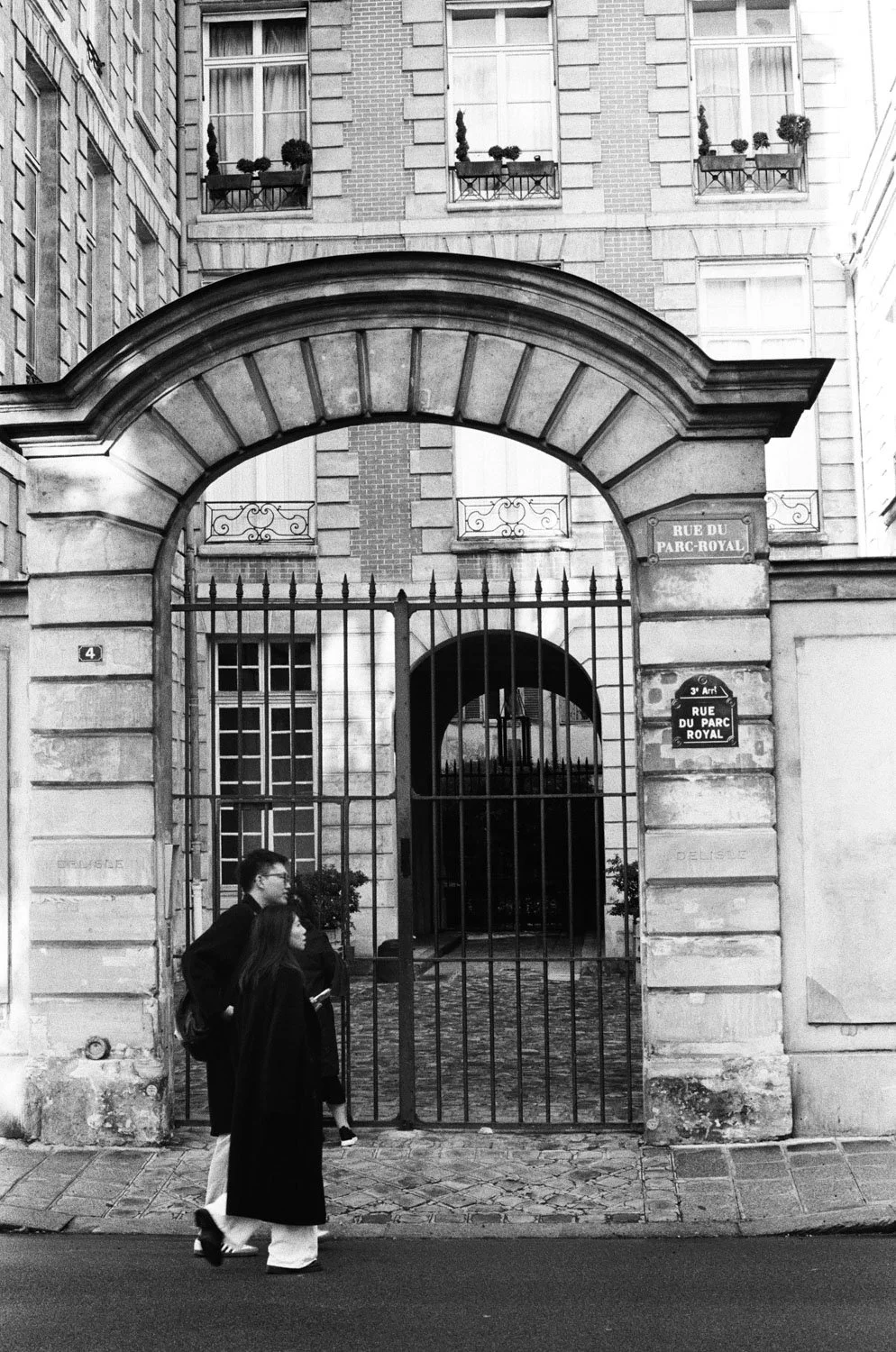 Couple walking Paris, Rue du Parc Royal