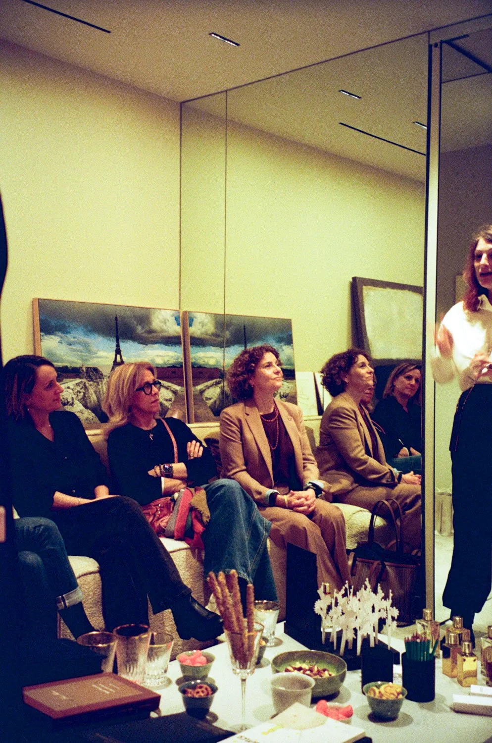 Guests listen to Lecture Paris