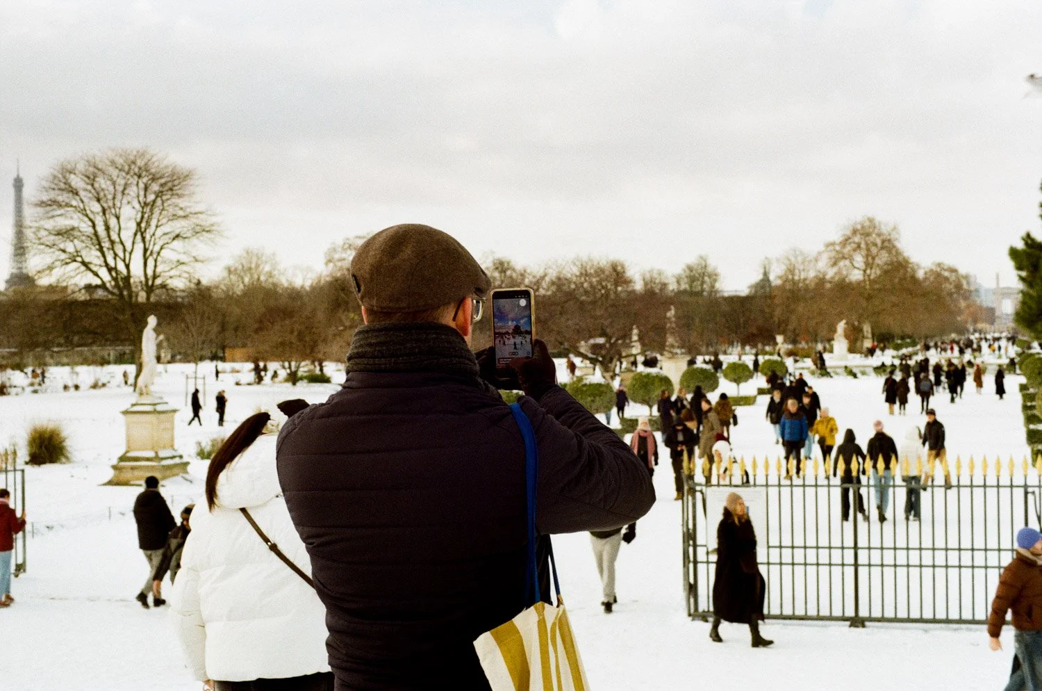 Taking picture of Tuileries with snow