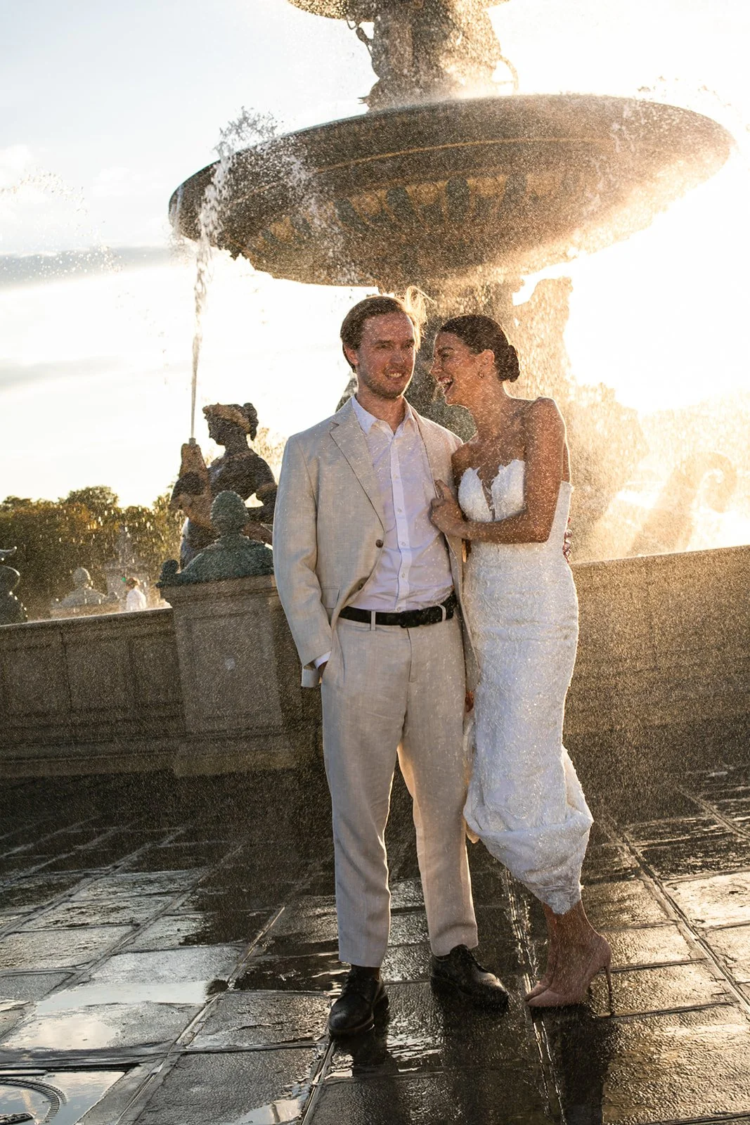 Couple at Concorde, paris