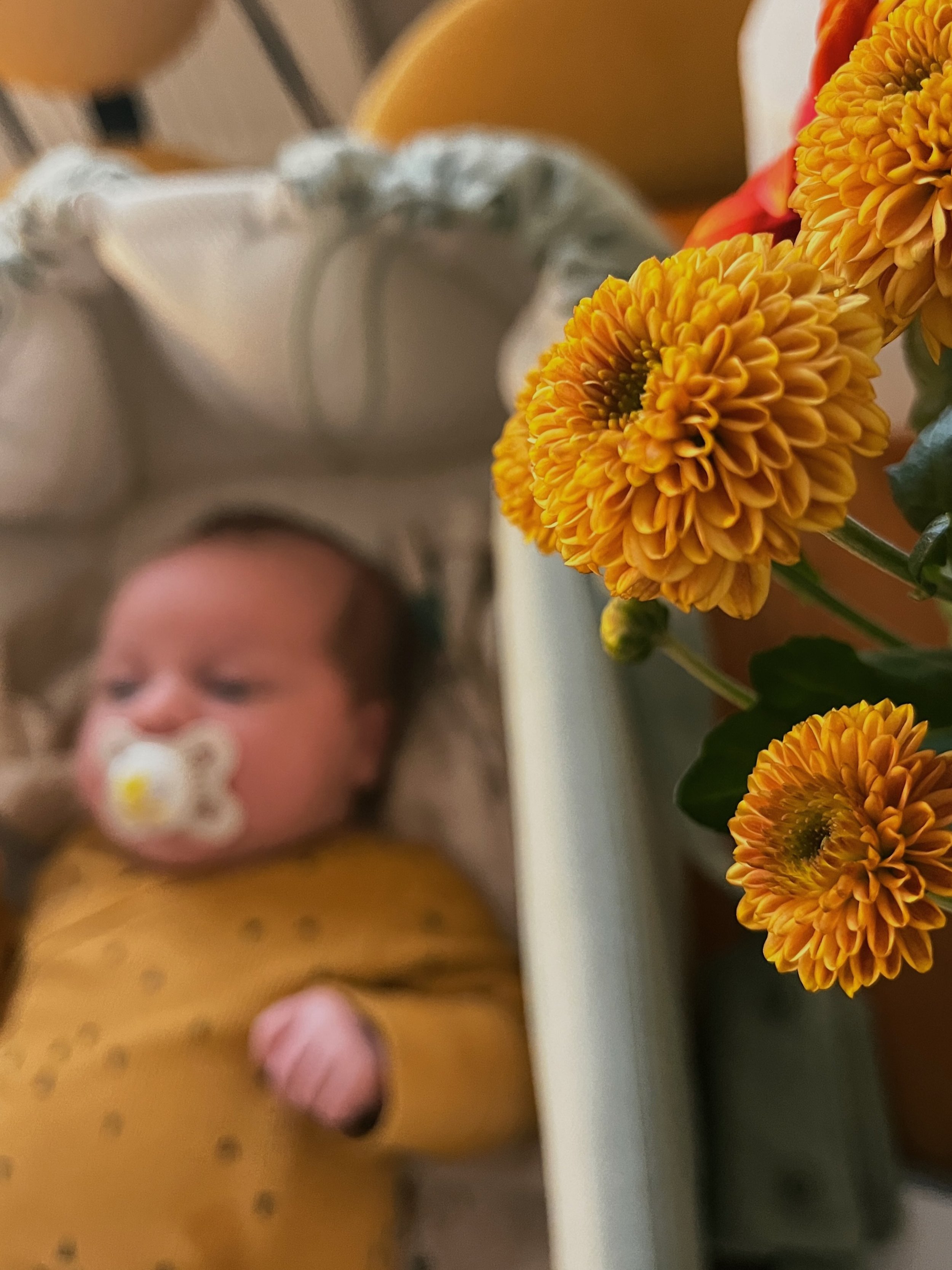 vuosi sitten, 5.8. maailmaan saapui pieni kuisma 🧸
samaan aikaan kun kirjotan t&auml;t&auml;, on kulunut tasan vuosi siit&auml;, kun meid&auml;t juoksutettiin pitkin sairaalan k&auml;yt&auml;v&auml;&auml; leikkaussaliin ja kisattiin kelloa vastaan. 
