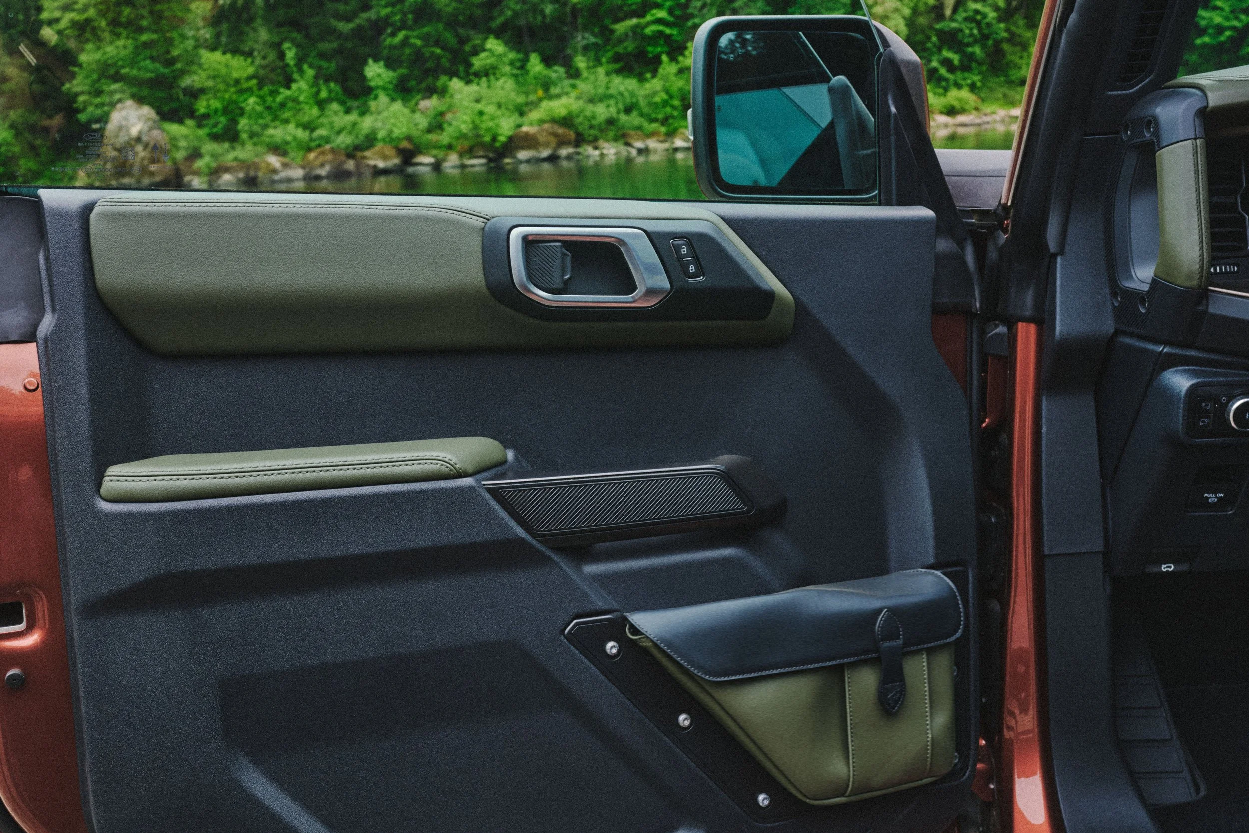 Door detail of Bronco Filson showing trims and Accessory Bag