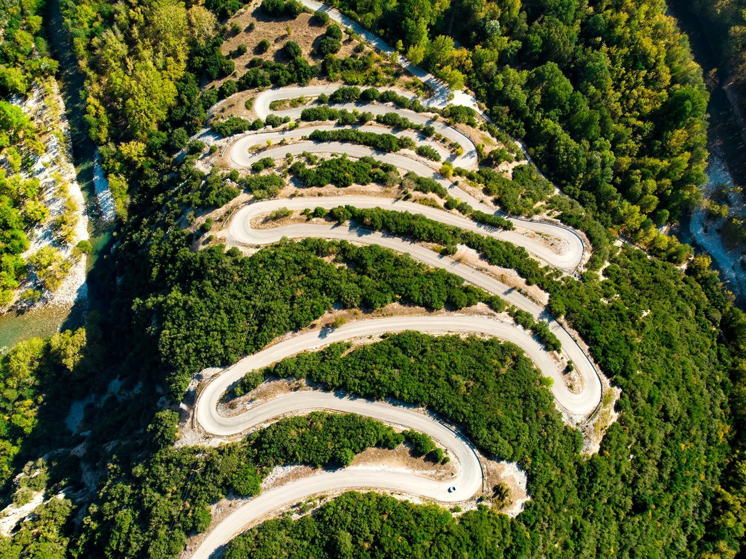 virages+sur+les+routes+à+moto+en+Grèce+avec+Hellenic+Rides.jpg