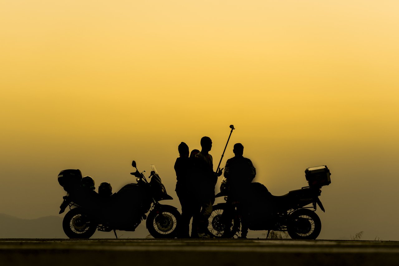 Mit Gepäck oder zu zweit auf dem Motorrad fahren: Der umfassende Leitfaden zur Anpassung der Fahrweise