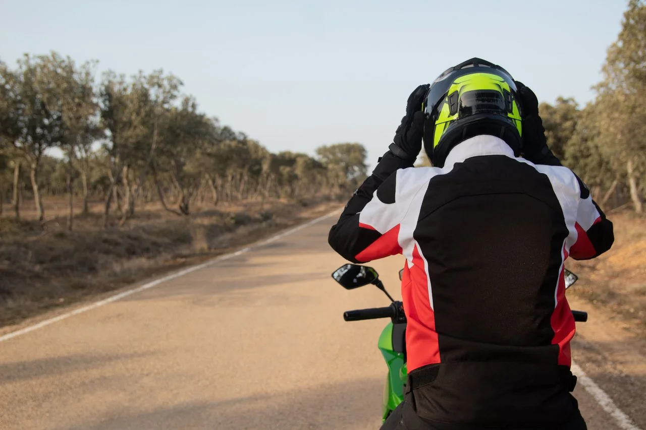 Anticiper le départ à moto le matin