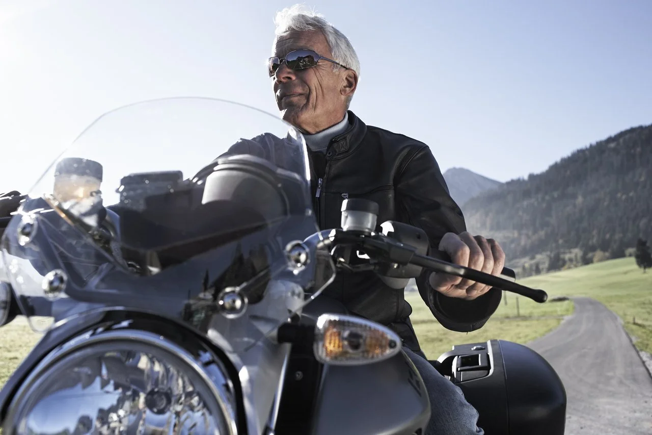 Reprendre la moto à la retraite : et si c'était le moment du grand voyage ?