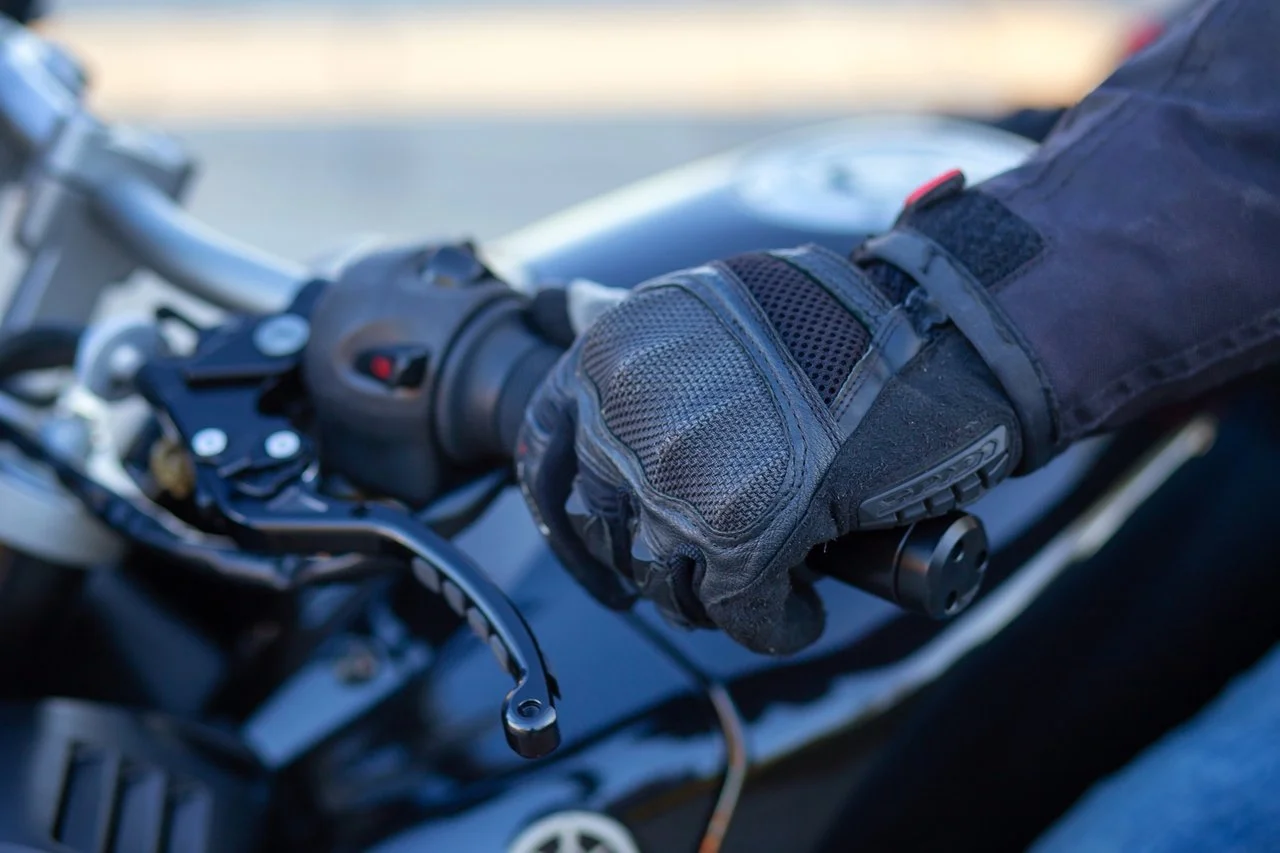 Papiers et sécurité administrative avant un road trip à moto