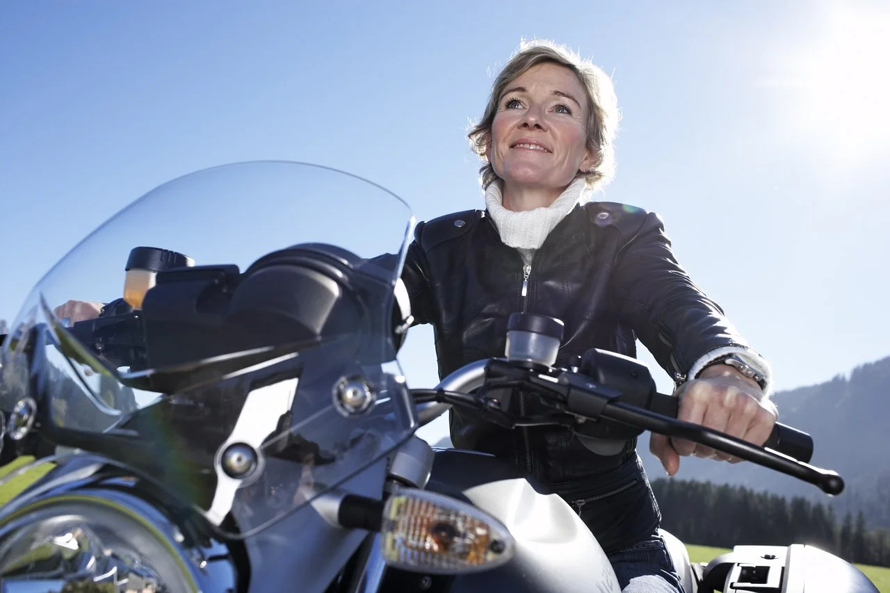Les croyances qui freinent souvent le passage au permis moto pour les femmes