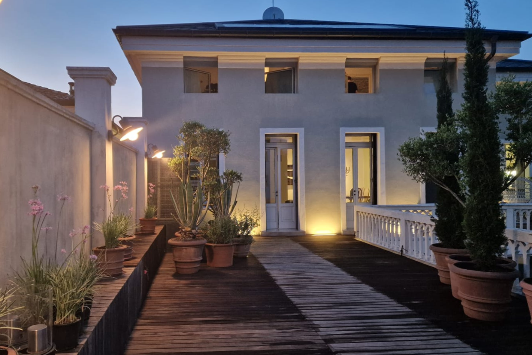 Palazzo cielo-terra moderno