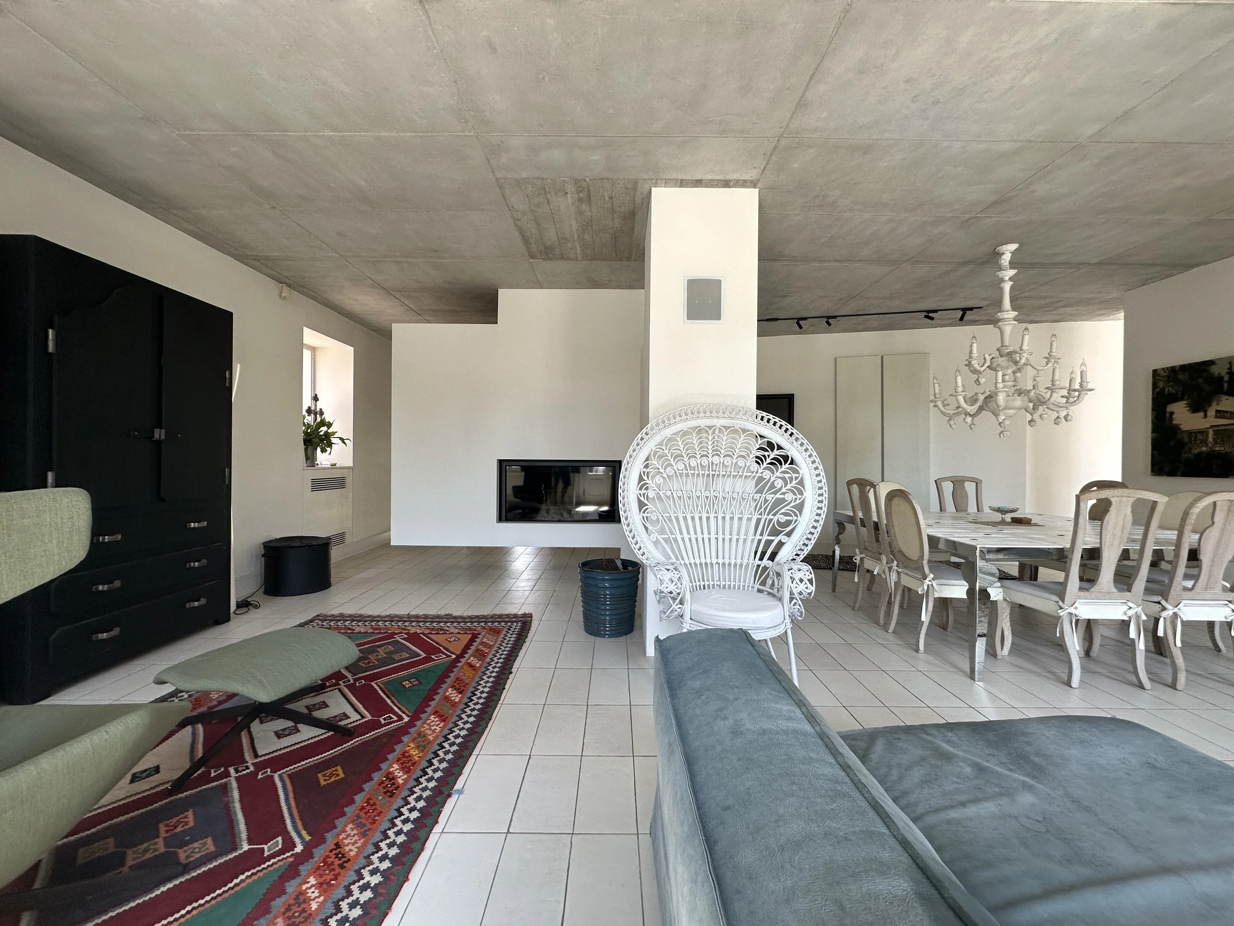 Palazzo cielo-terra moderno