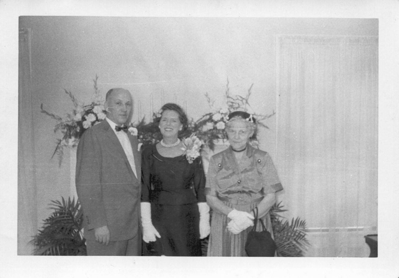 Gray and Vertis wedding 1956_011.jpg