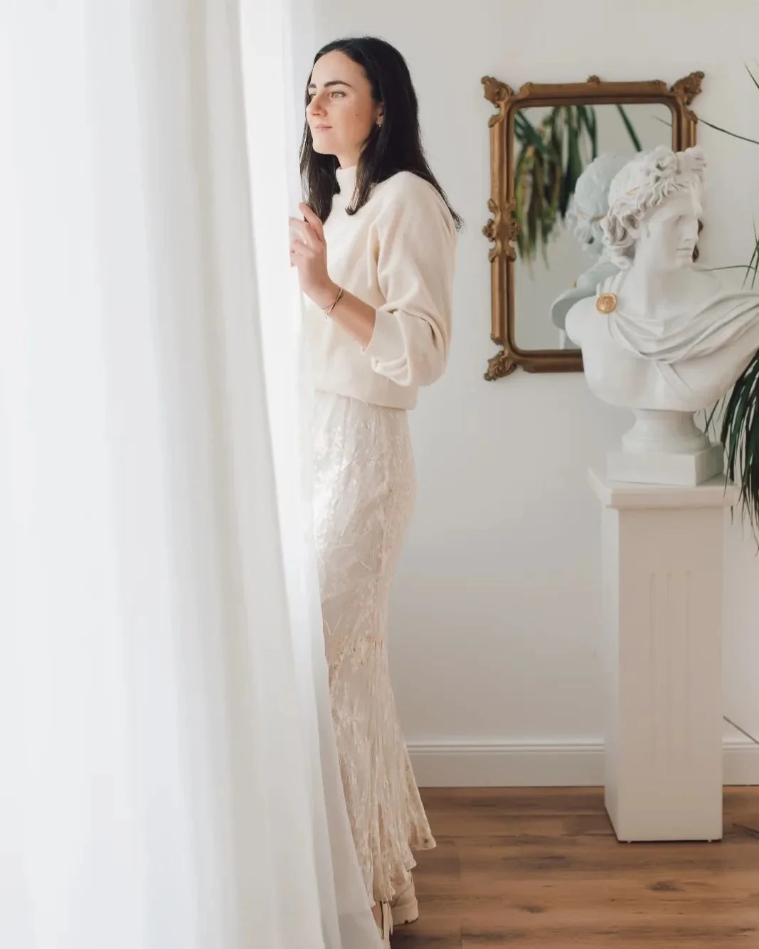 [ENG]

Let me tell you a tale of how this massage originated. For a very long time, it was exclusive treatment for only Empress House and Samurai. 

Therapeutic Japanese face massage, more widely known as Kobido, is a branch of Anma, a traditional Ja