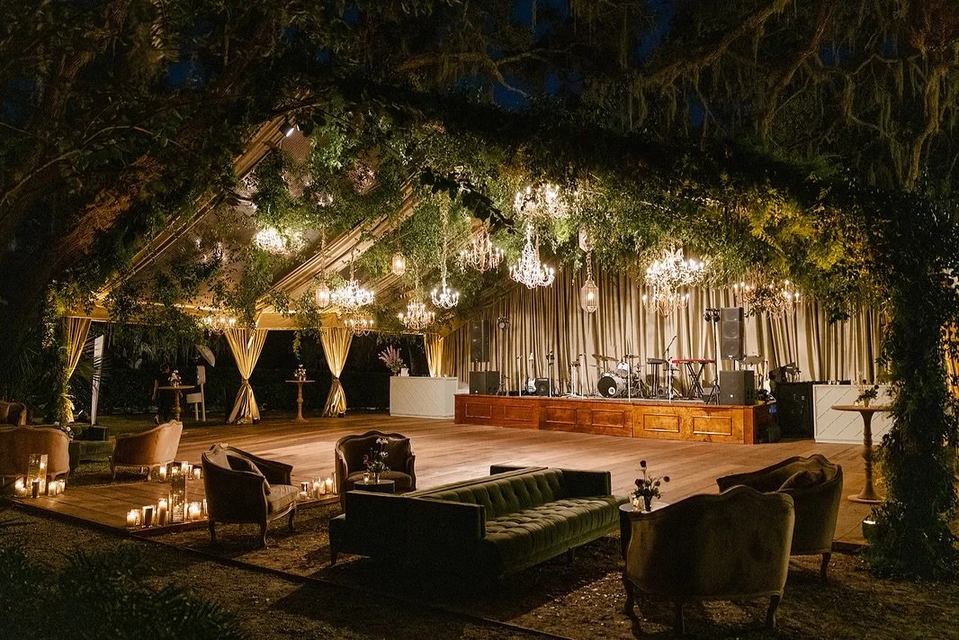 A tented reception like no other. ✨ Under this clear canopy, we layered sweeping drape, lush greenery, glowing chandeliers, and candlelight to transform the outdoors into an unforgettable celebration space!

Swipe to see the party come to life! ➡️