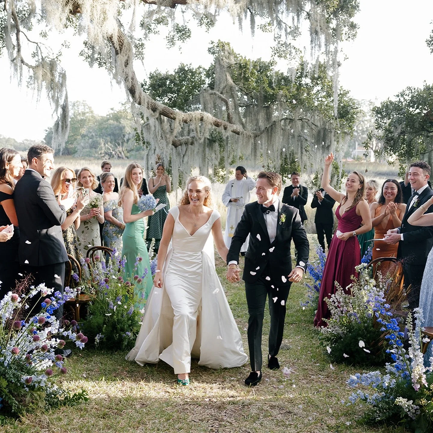 When your venue is already this breathtaking, the design becomes all about honoring and enhancing the nature around you. 🌿 This ceremony featured lush aisle florals and a seating plan unlike any other - a thoughtful mix of benches and chairs, seamle