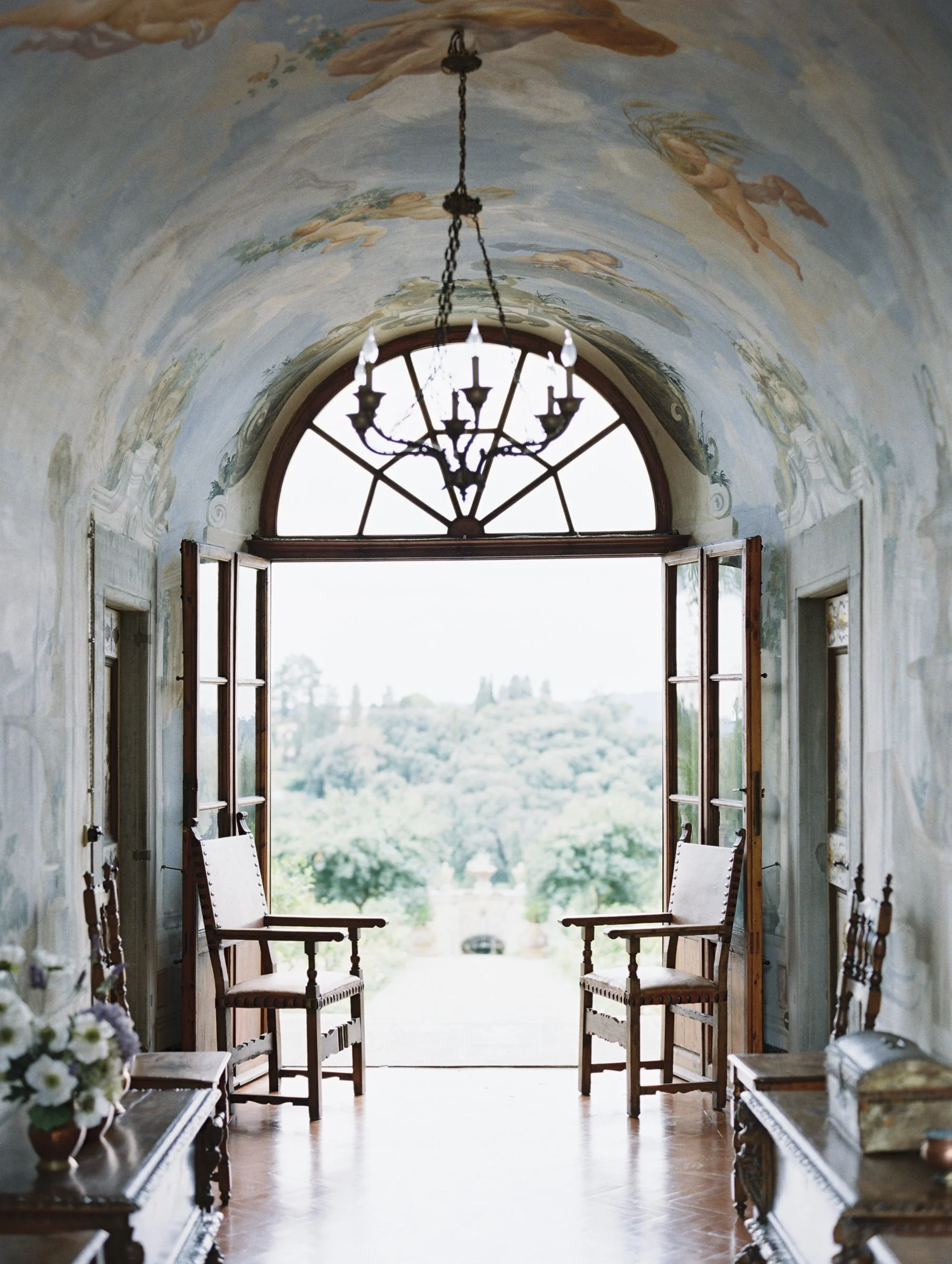 Planning a Wedding in Tuscany: Villas, Vineyards, and What to Expect