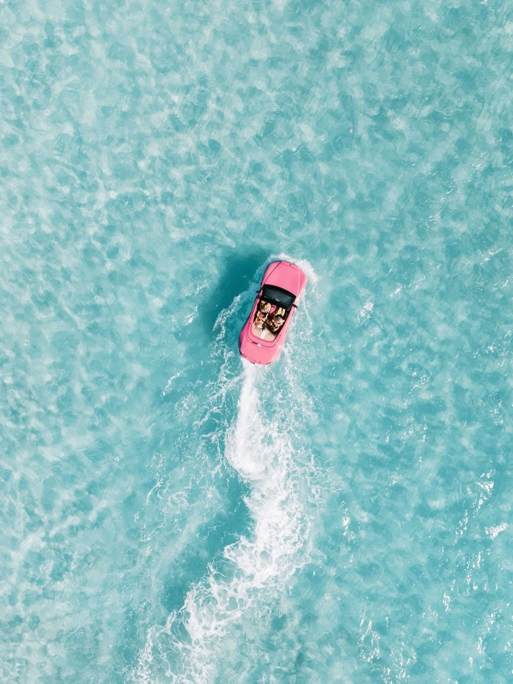 Sun, sand, and a short week ahead. 🌞

Kicking off the 4th of July week in our favorite way&hellip; effortless, elevated, and just a little bit extra. Let the festivities begin!

📸: @elizabethlanierphotography
📍: @rosewoodbahamar