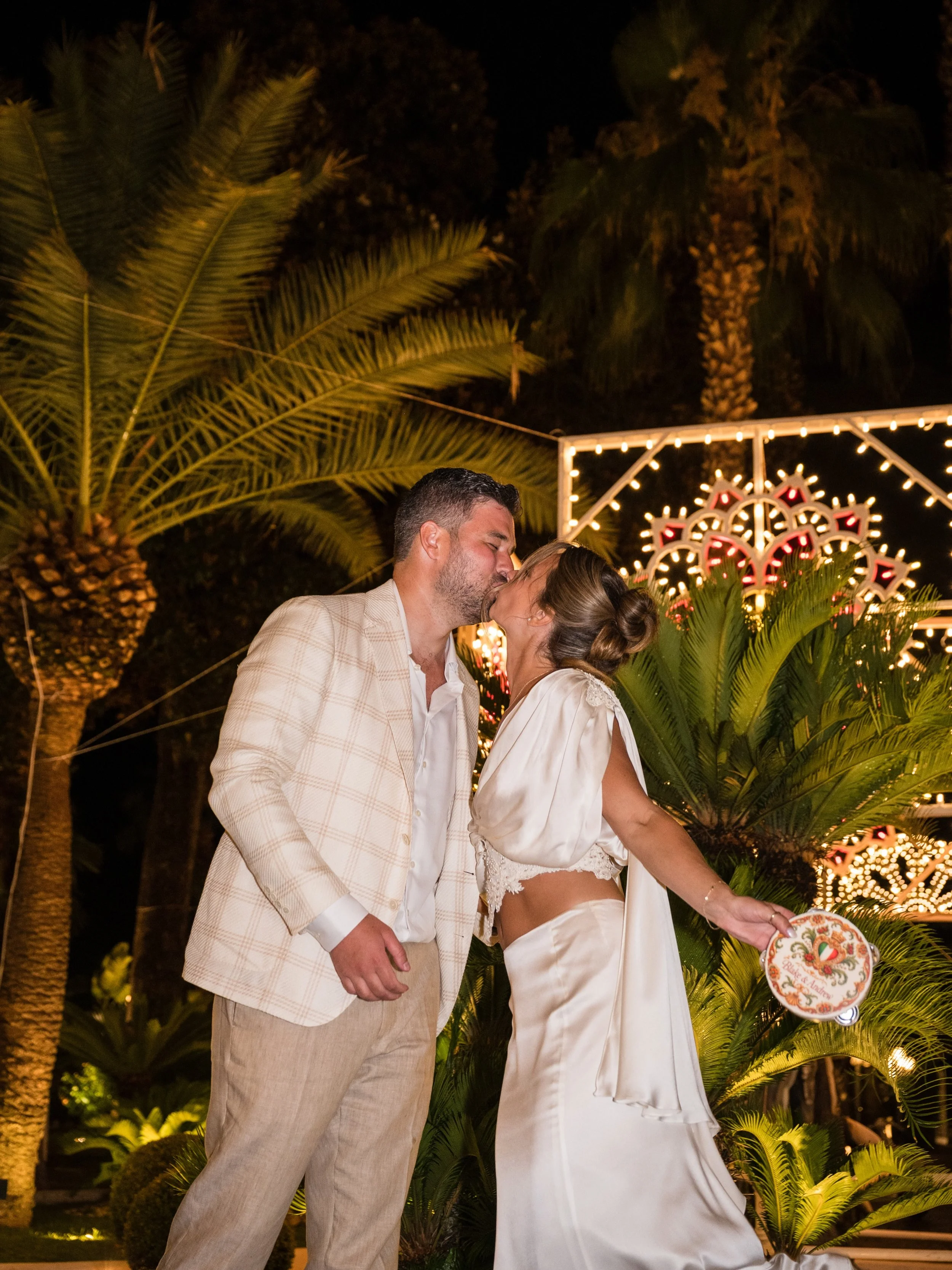 The perfect first taste of an Italian wedding weekend. 🇮🇹

In Sorrento, every detail of this welcome party felt unmistakably Italian - from the red, green, and white palette to fresh mozzarella, cannoli, spritzes, and live entertainment setting the