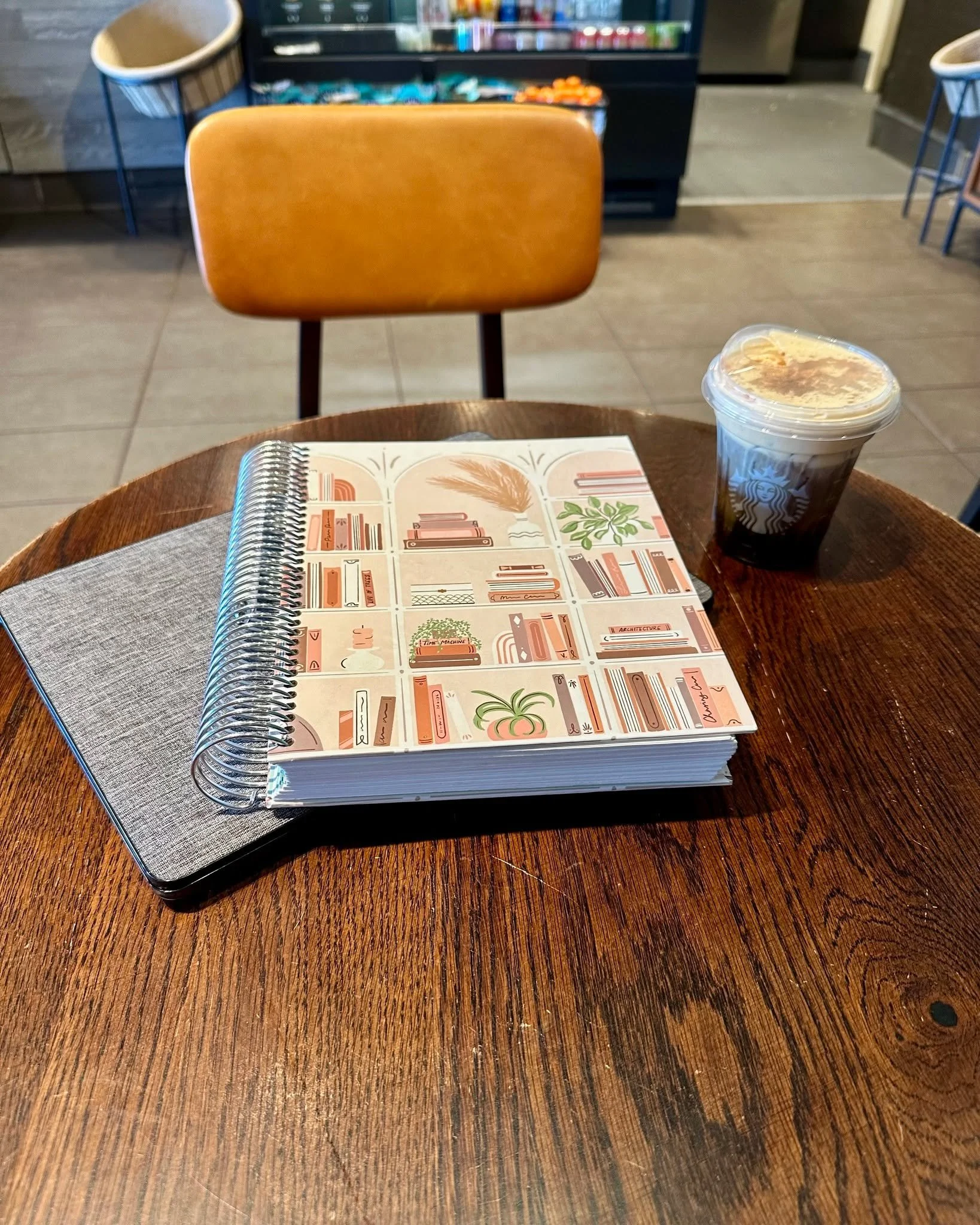 The holidays are coming — and if you’re anything like me, that means your days are about to get a whole lot fuller. Between family, work, and all the seasonal chaos, it’s easy for your writing to fall to the bottom of the list.
But