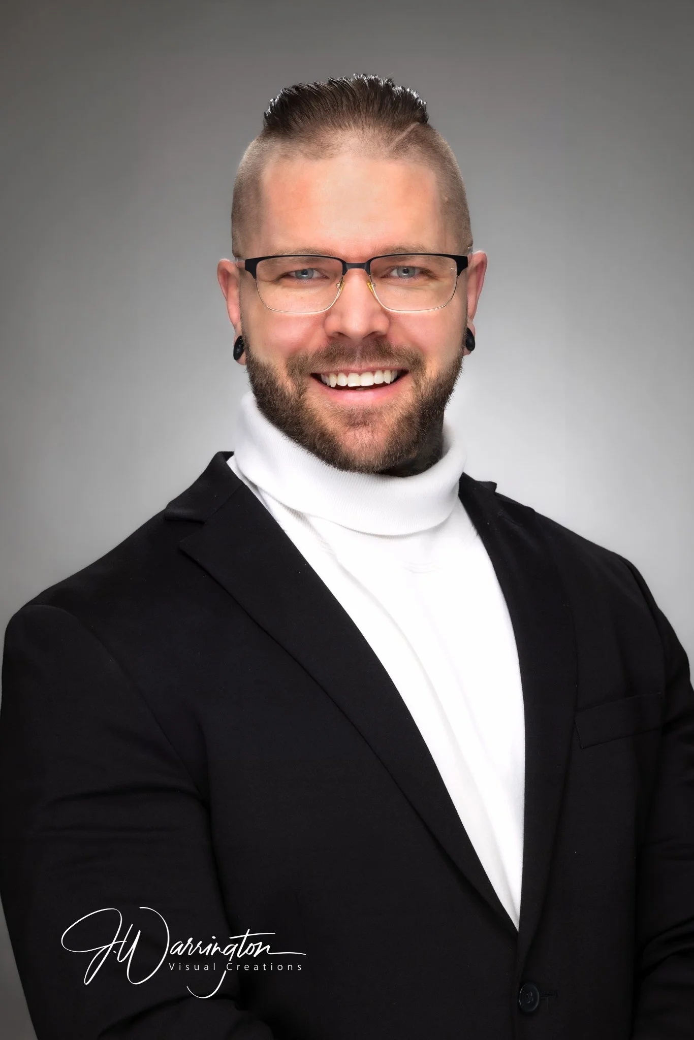Professional corporate headshot of a smiling man by findlay ohio photographer
