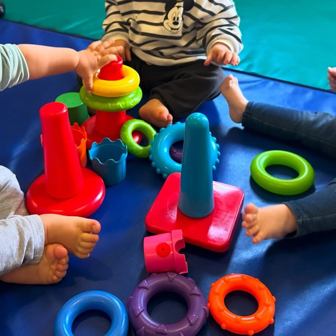 Beb&eacute;s 👶🏼 #color #photooftheday #ni&ntilde;os #kids #babies #baby #children #nursery #picoftheday #babiesofinstagram #guarderia #kindergarten #juego #actividad