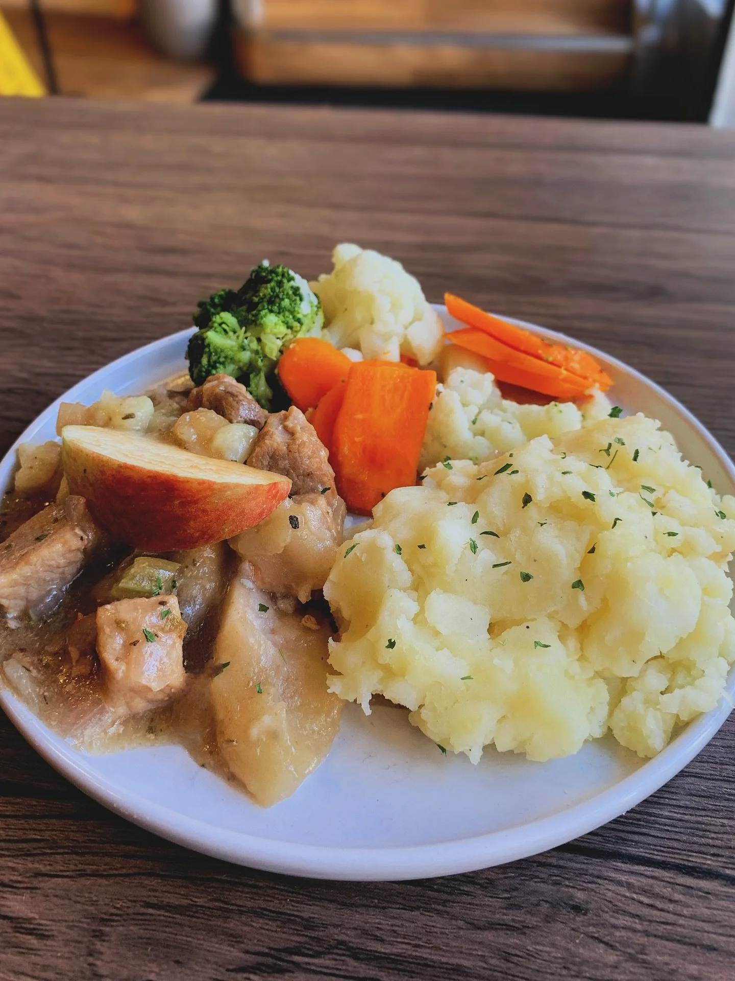 Autumn&rsquo;s perfect pairing is back! 🍂

Get ready to cosy up with next week&rsquo;s special: our homemade Pork and Apple Casserole and serve it up with a generous amount of creamy mash and seasonal veg🍏🥕

It&rsquo;s the ultimate comfort food pl